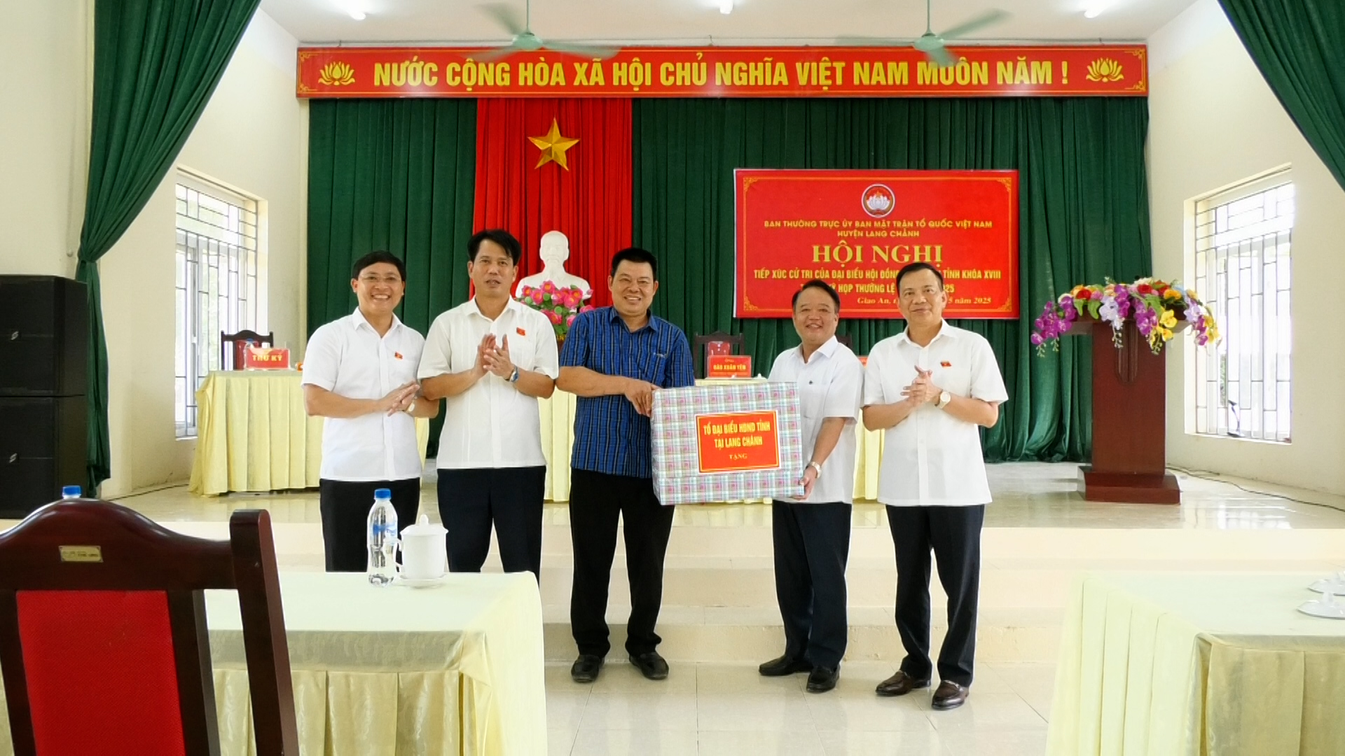 Trưởng Ban Tuyên giáo và Dân vận Tỉnh ủy Đào Xuân Yên tiếp xúc cử tri huyện Lang Chánh