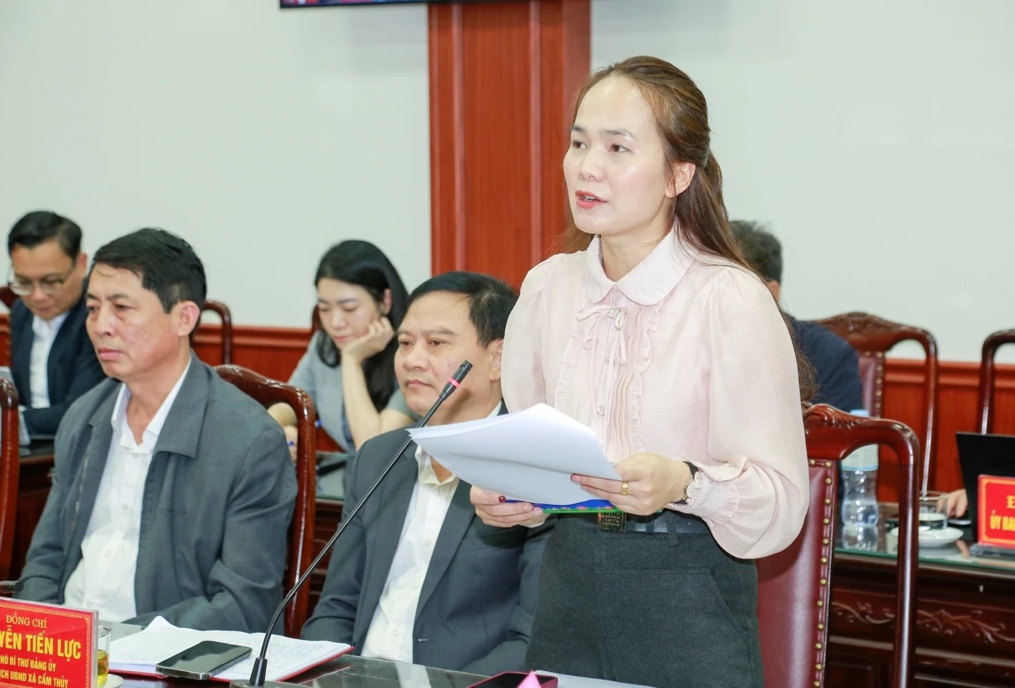 Ứng cử viên ĐBQH khóa XVI tiếp xúc cử tri các xã Cẩm Thủy, Cẩm Thạch