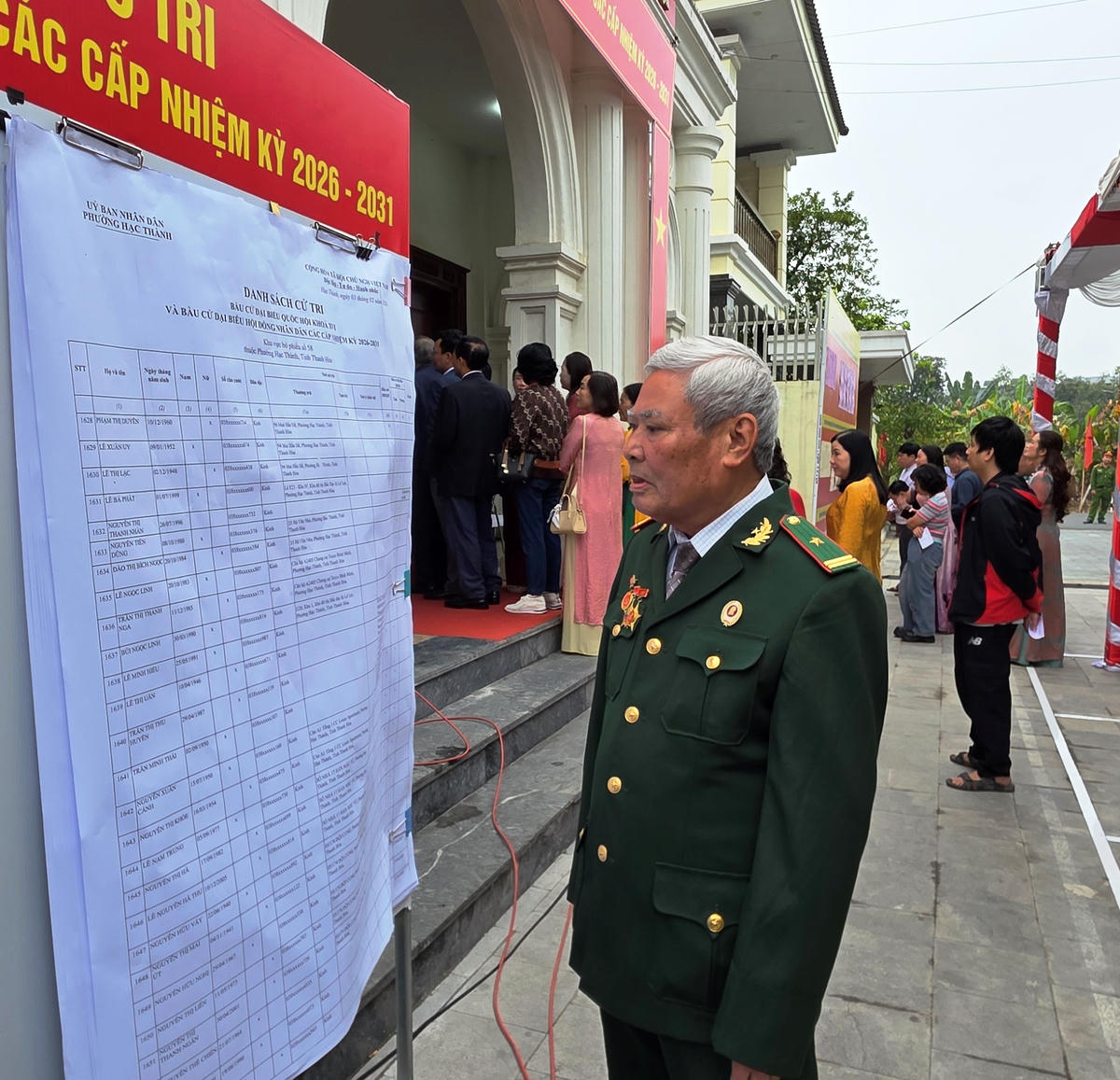Với cử tri Nguyễn Hữu Hùng thì đây là một dịp trọng đại của đất nước, nơi thể hiện ý thức, trách nhiệm và nghĩa vụ của mỗi công dân. Ảnh: Nguyễn Chung.