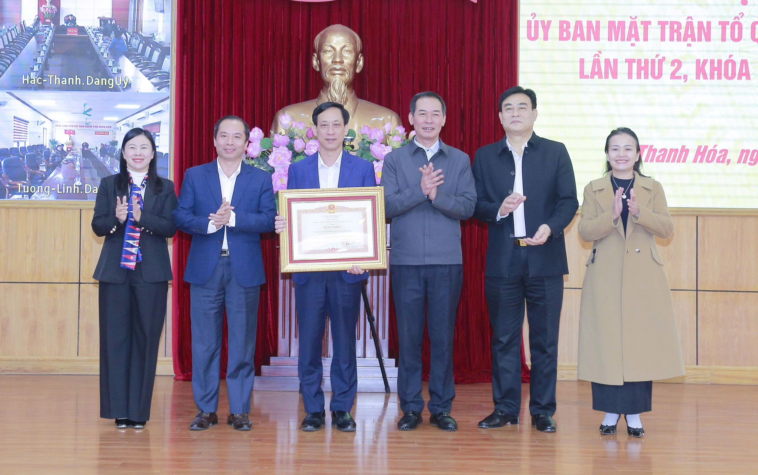 Anh-tin-bai