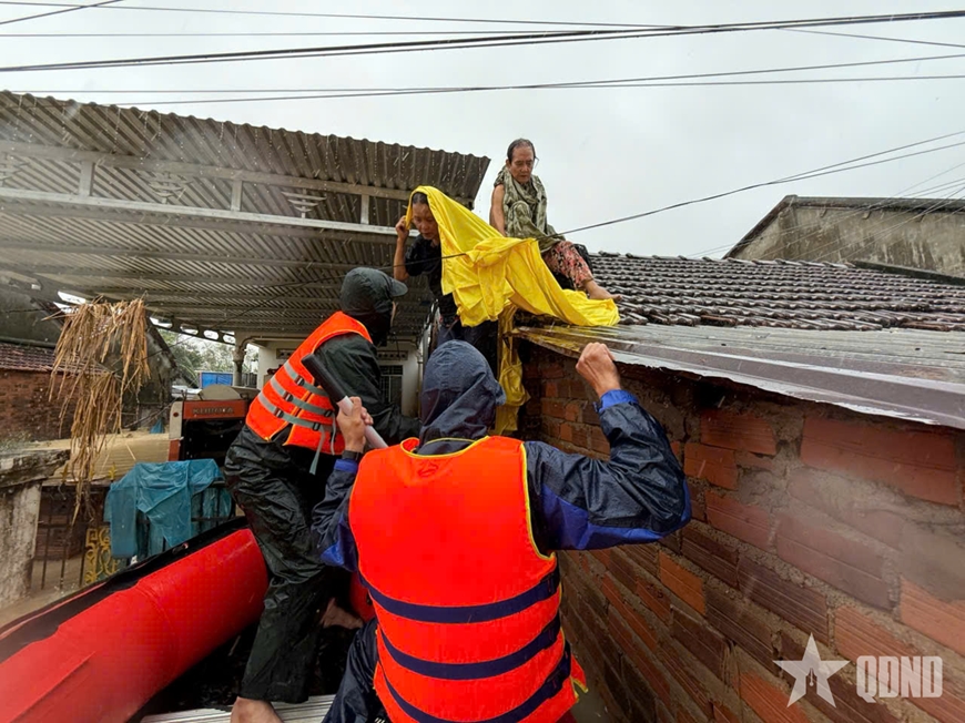 Vì nhân dân quên mình