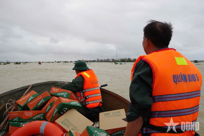 Vì nhân dân quên mình