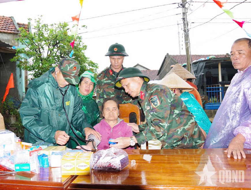 Vì nhân dân quên mình