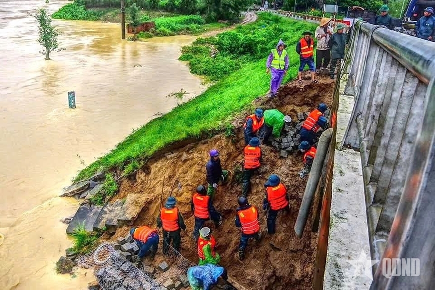 Vì nhân dân quên mình