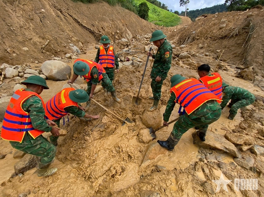 Vì nhân dân quên mình