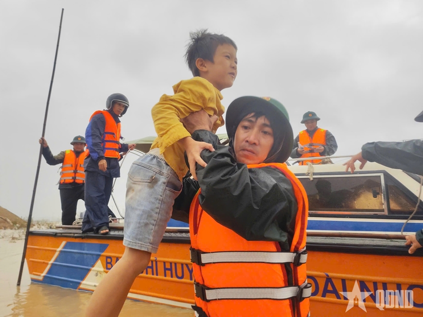 Vì nhân dân quên mình