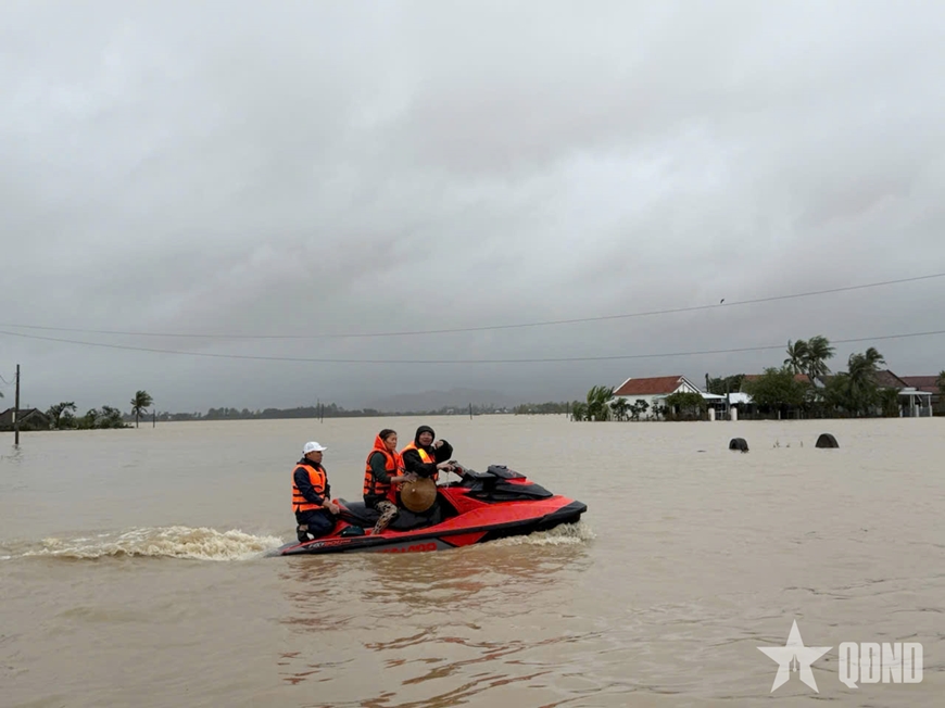 Vì nhân dân quên mình