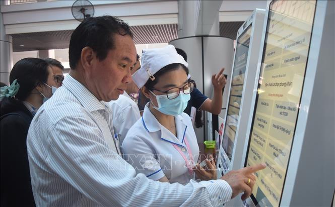 Nhìn lại năm 2024: Tiếp tục thực hiện quan điểm “lấy người bệnh làm trung tâm”