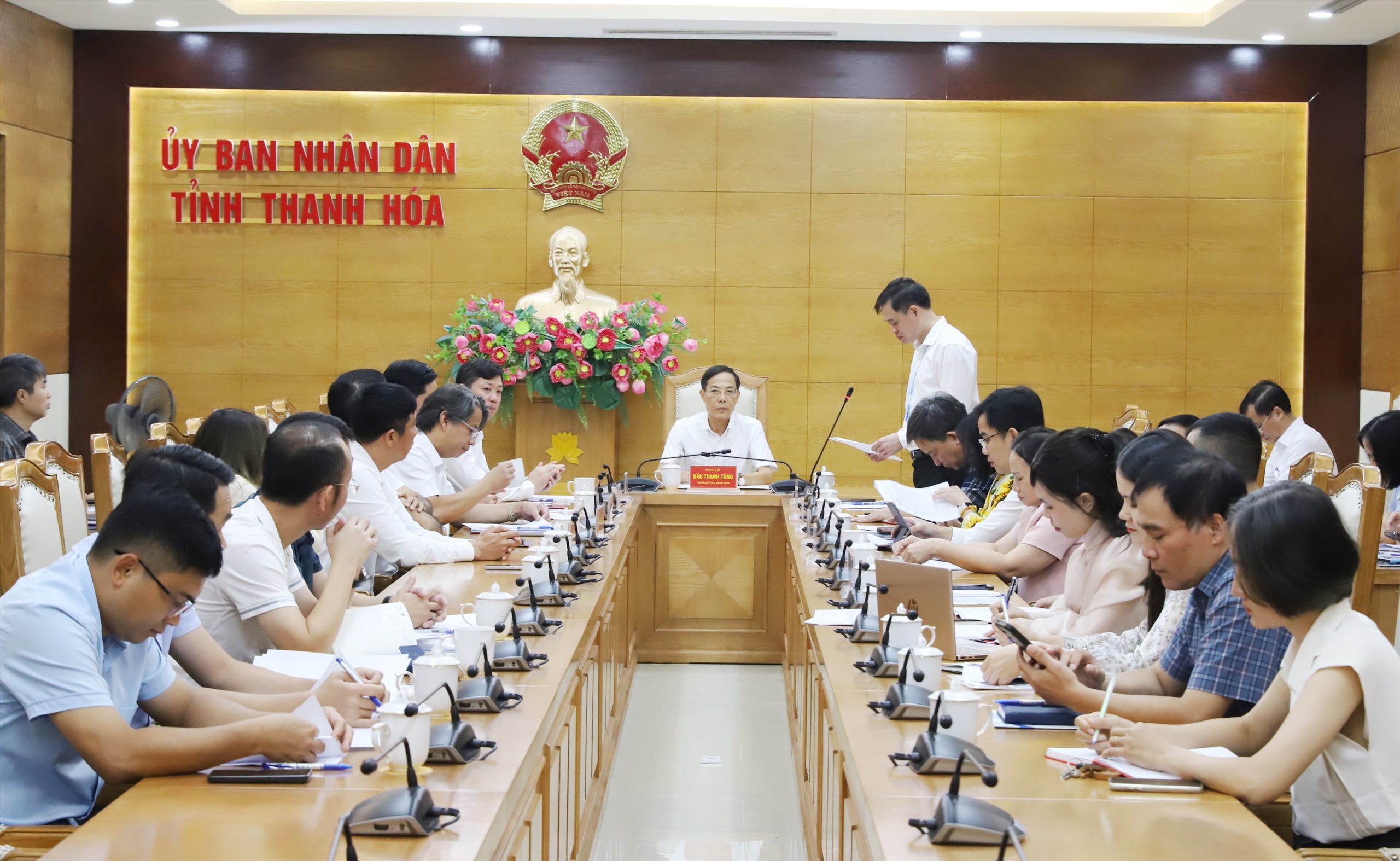 Phó Chủ tịch UBND tỉnh Đầu Thanh Tùng làm việc với Câu lạc bộ Bóng đá Thanh Hóa
