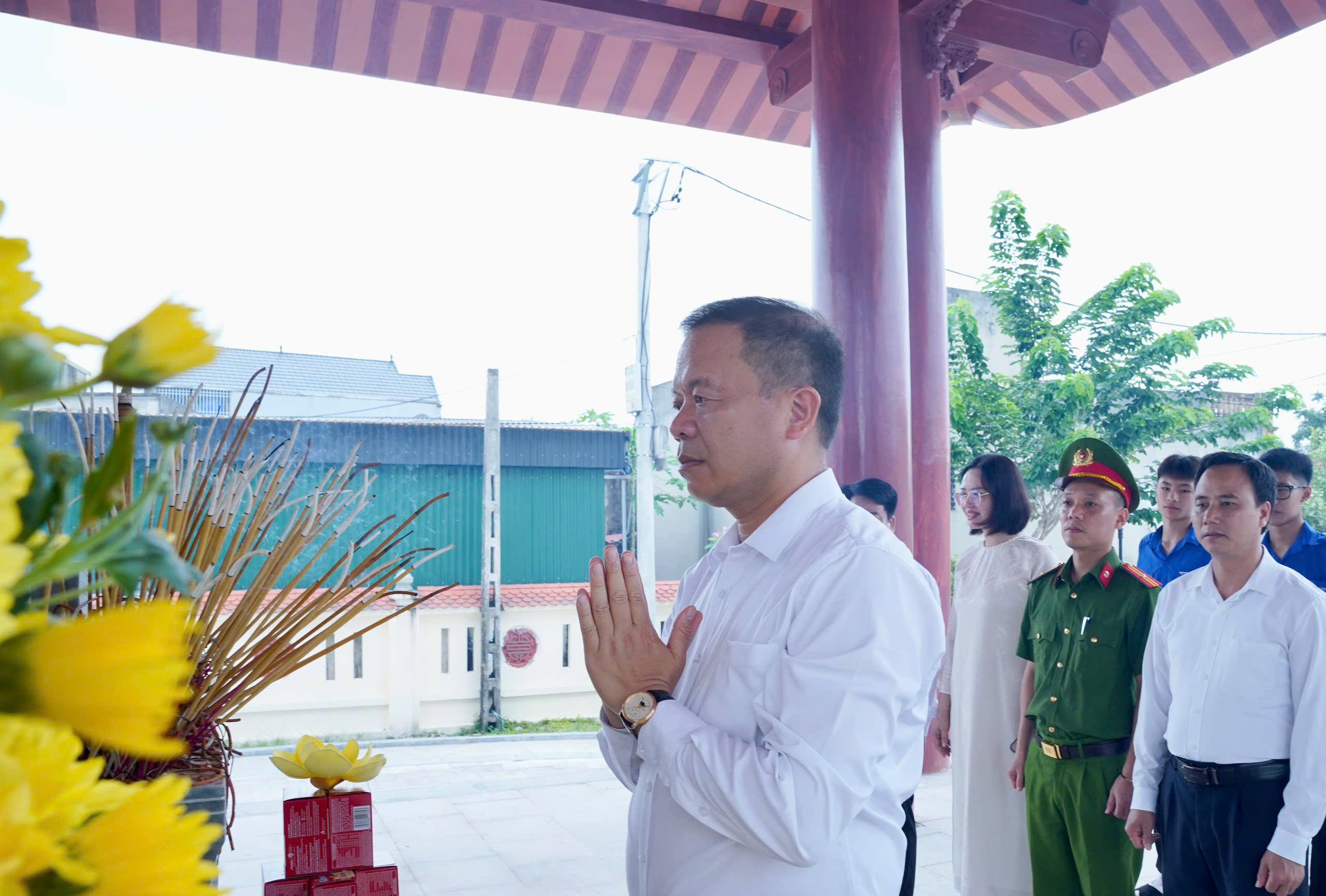 Anh-tin-bai