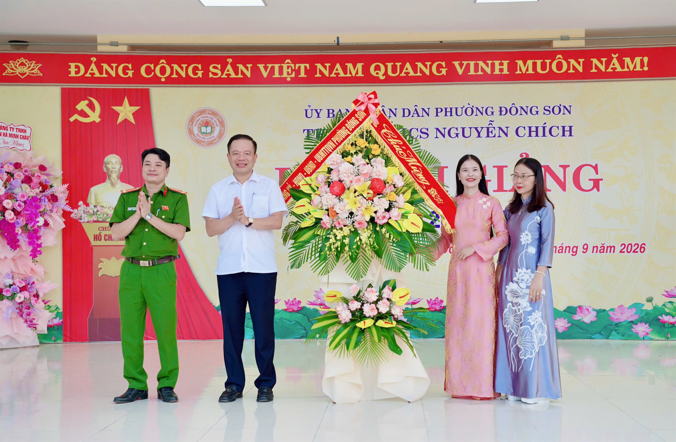 Hơn 10.400 học sinh phường Đông Sơn tưng bừng khai giảng năm học 2026-2027