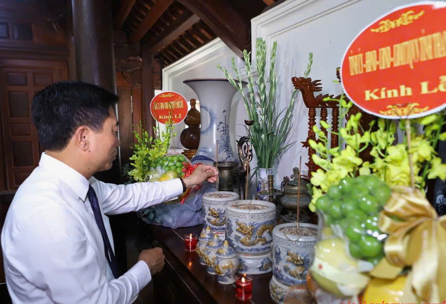 Anh-tin-bai