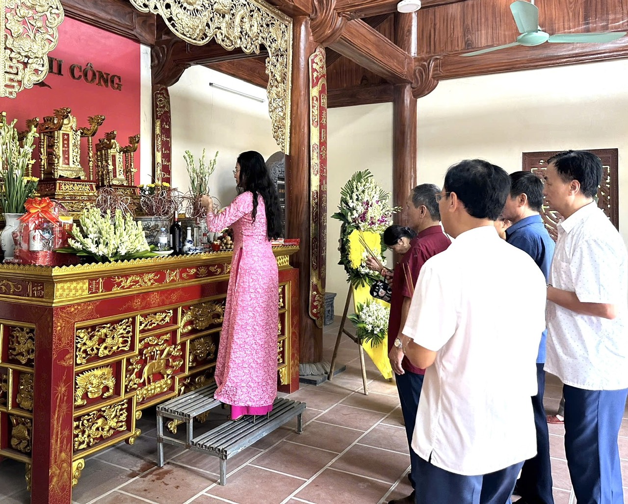 Anh-tin-bai