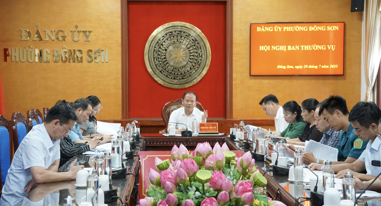 Ban Thường vụ Đảng ủy phường Đông Sơn nghe báo cáo tiến độ chuẩn bị Đại hội Đảng bộ phường lần thứ nhất, nhiệm kỳ 2025-2030