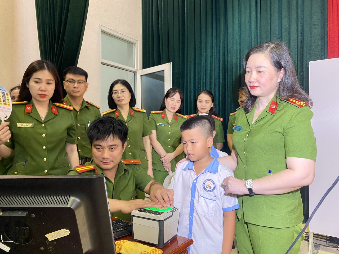 Anh-tin-bai