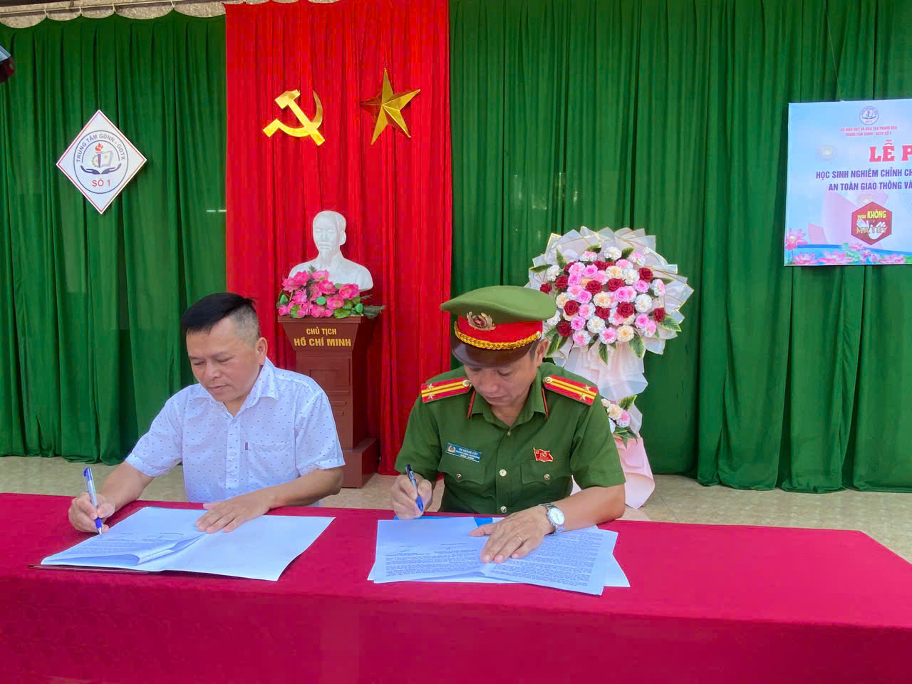 Anh-tin-bai