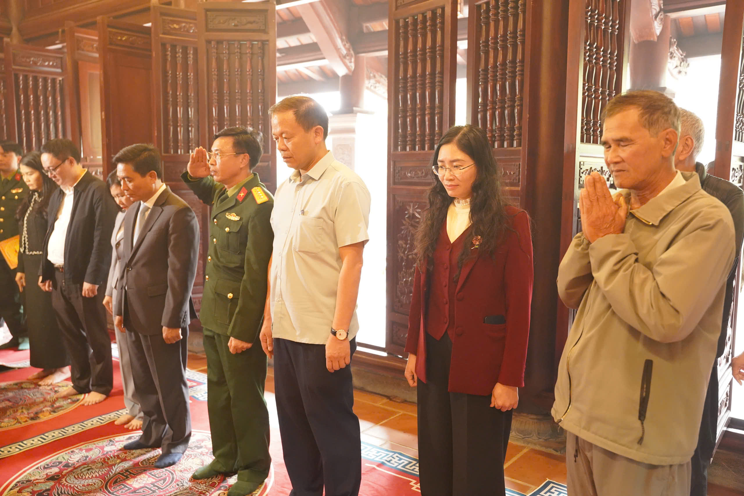 Bí thư Tỉnh ủy Nguyễn Doãn Anh dâng hương tưởng niệm cố Tổng Bí thư Lê Khả Phiêu; thăm, chúc Tết các gia đình chính sách; kiểm tra tình hình đời sống Nhân dân phường Đông Sơn dịp Tết Bính Ngọ 2026