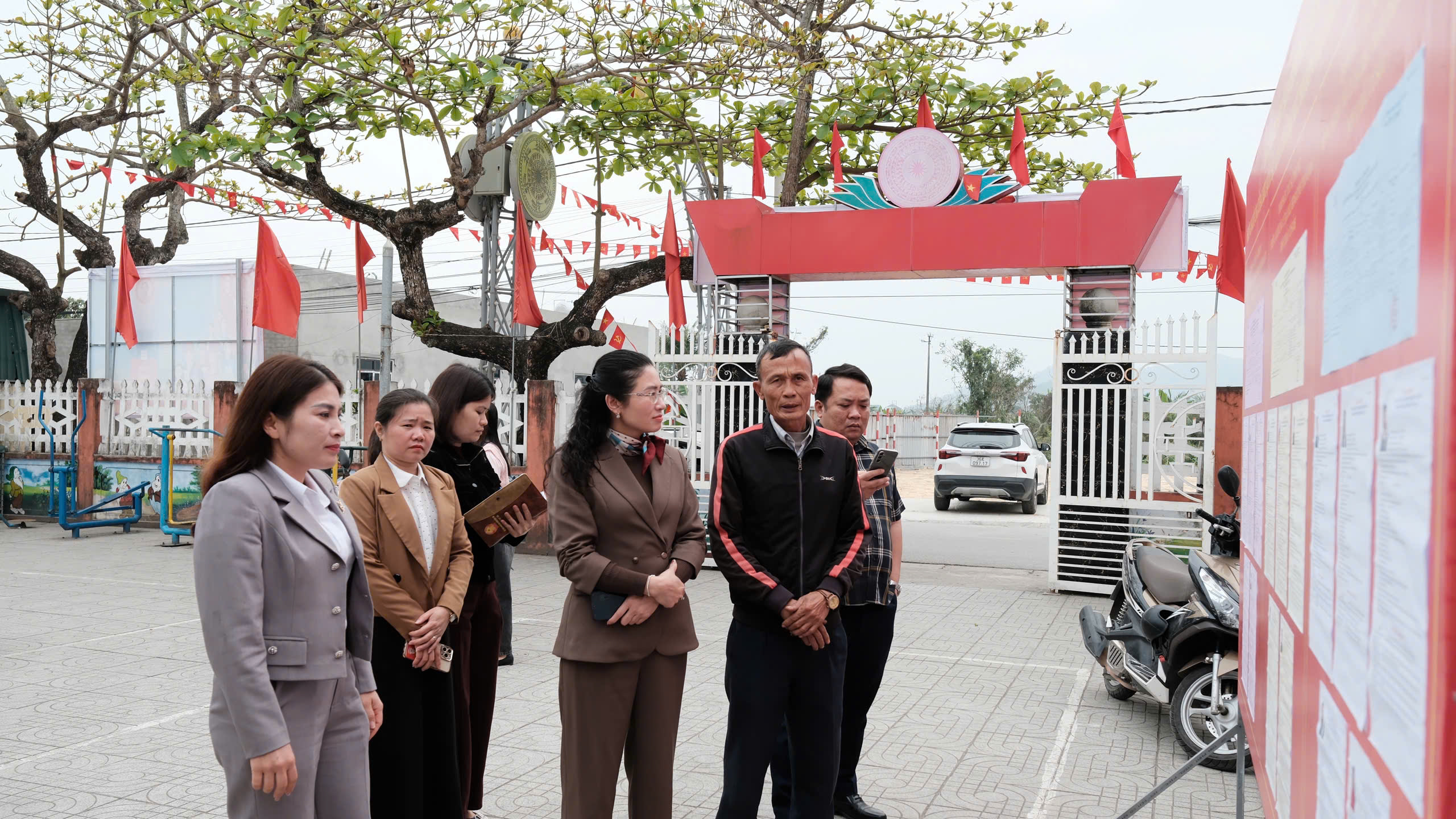 Anh-tin-bai
