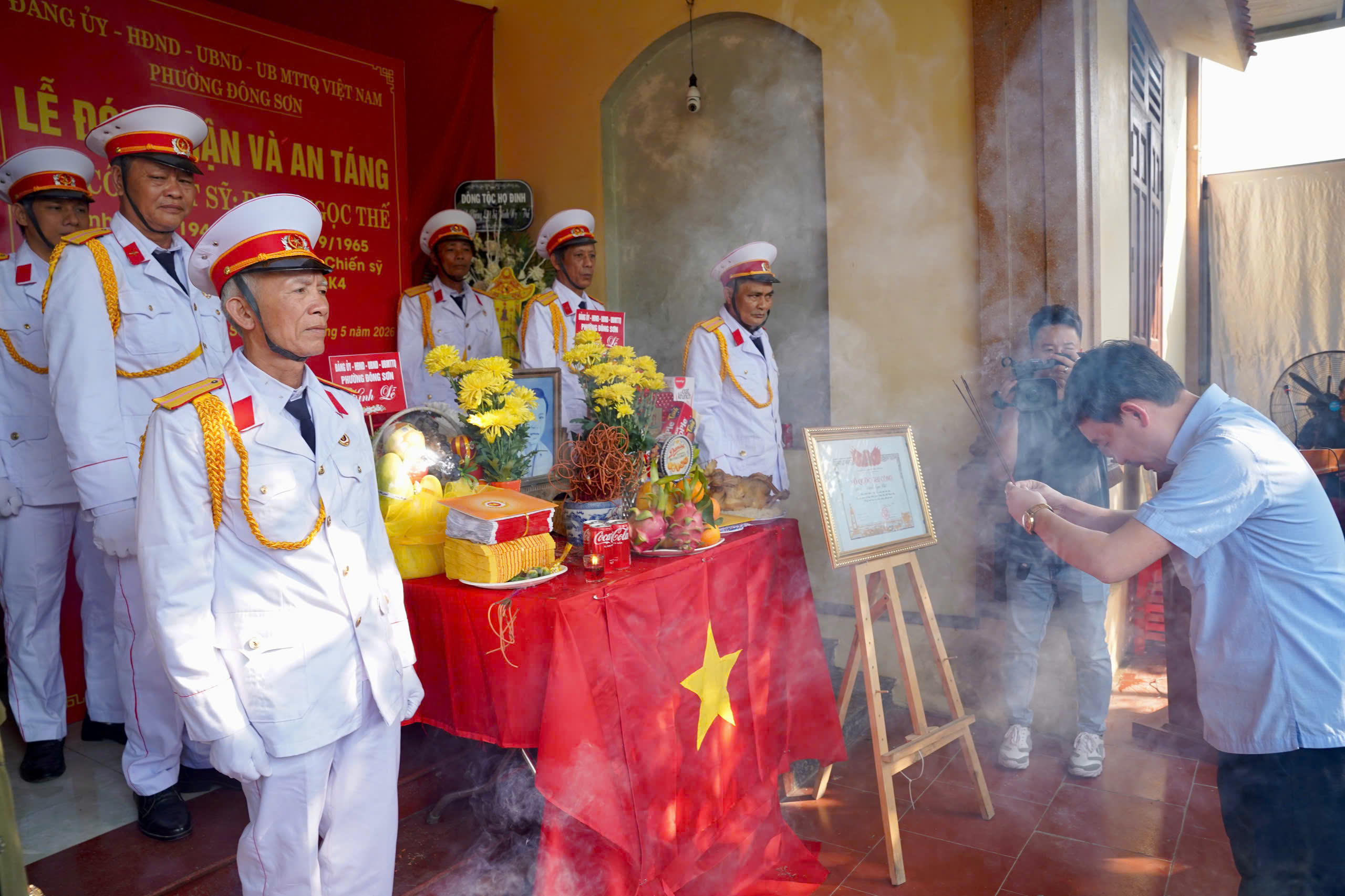 Anh-tin-bai