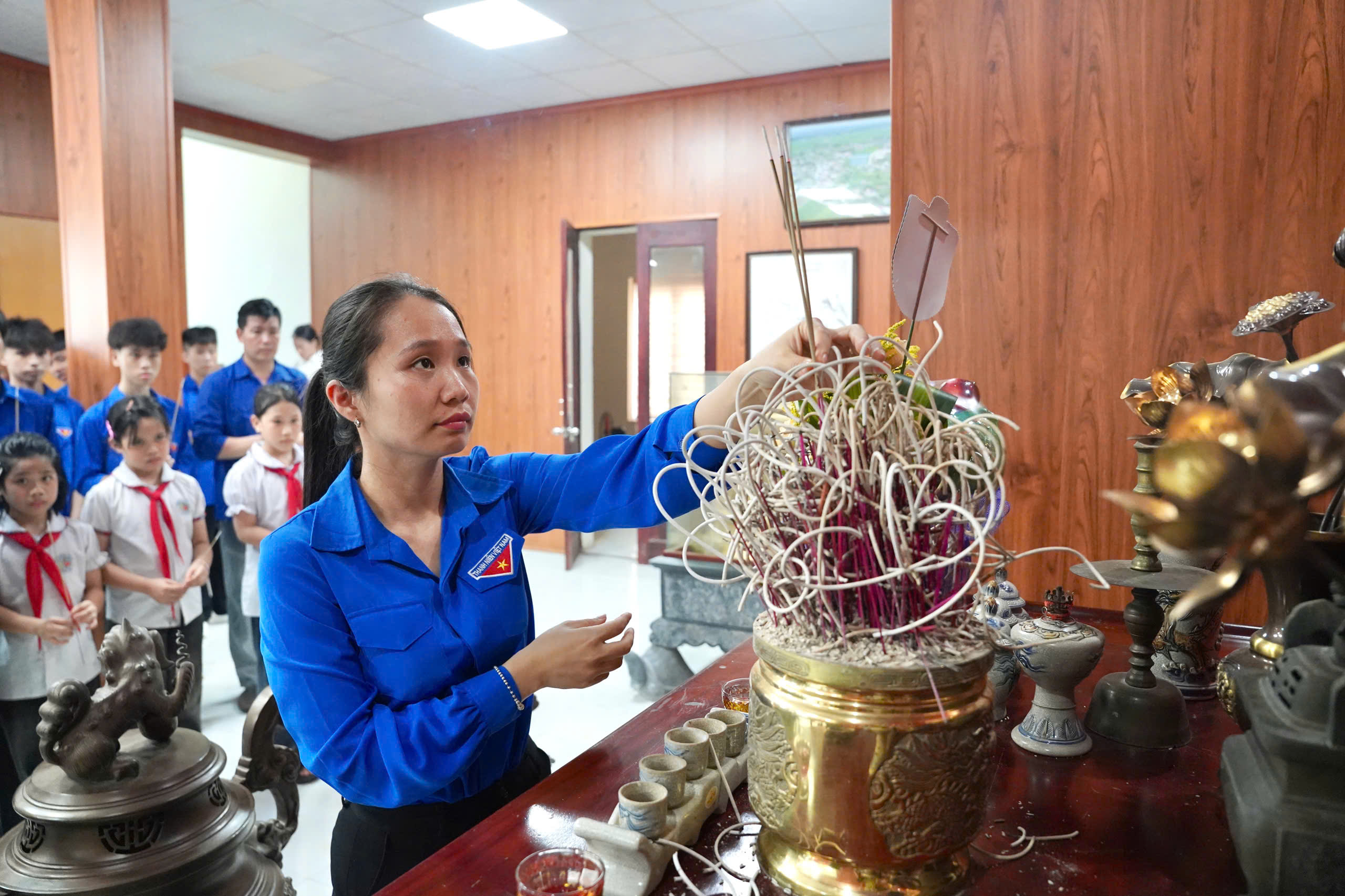 Anh-tin-bai