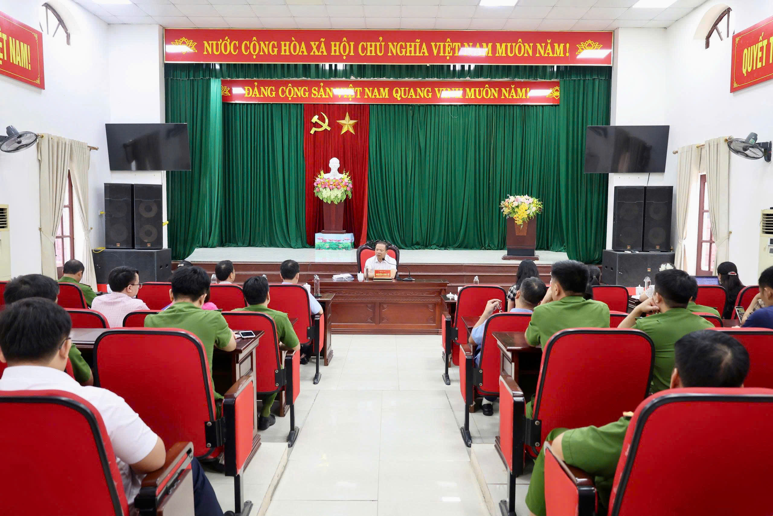 Anh-tin-bai