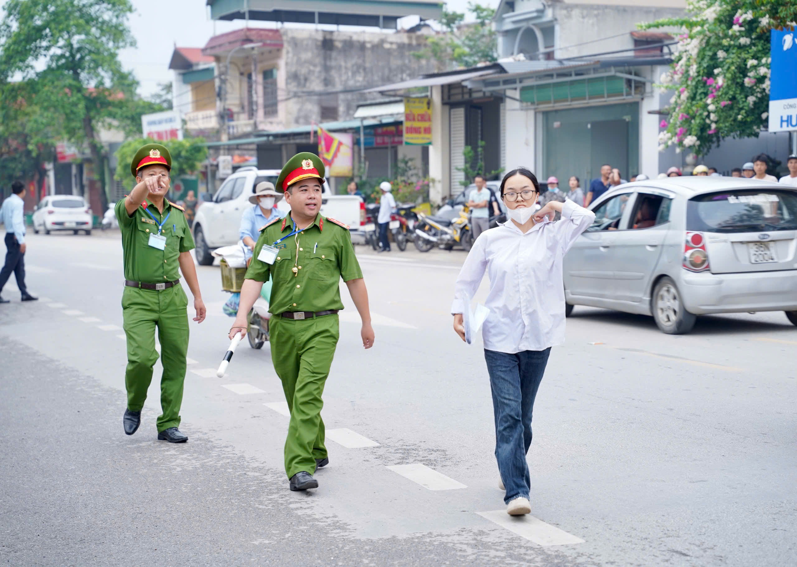 Anh-tin-bai