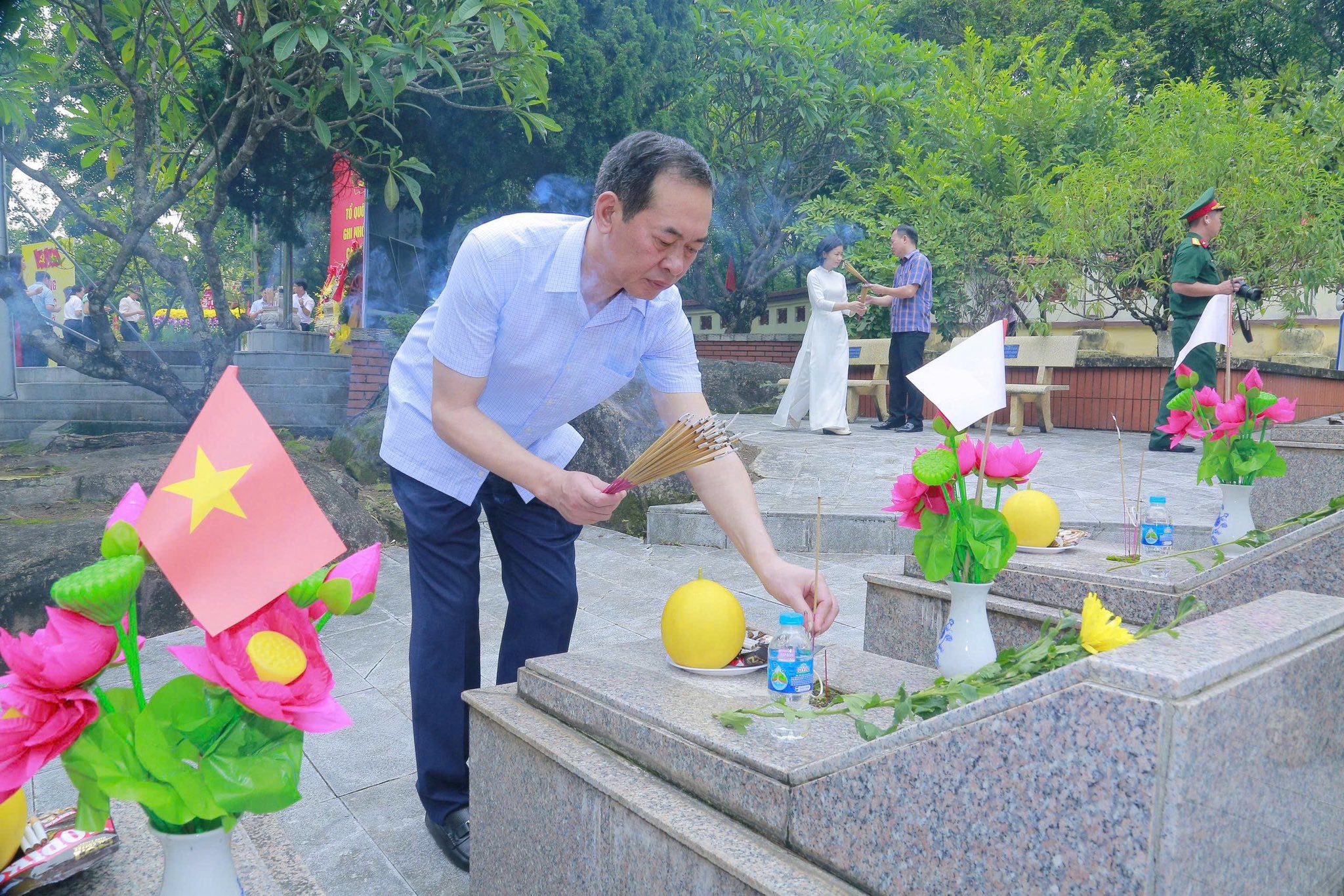 Anh-tin-bai