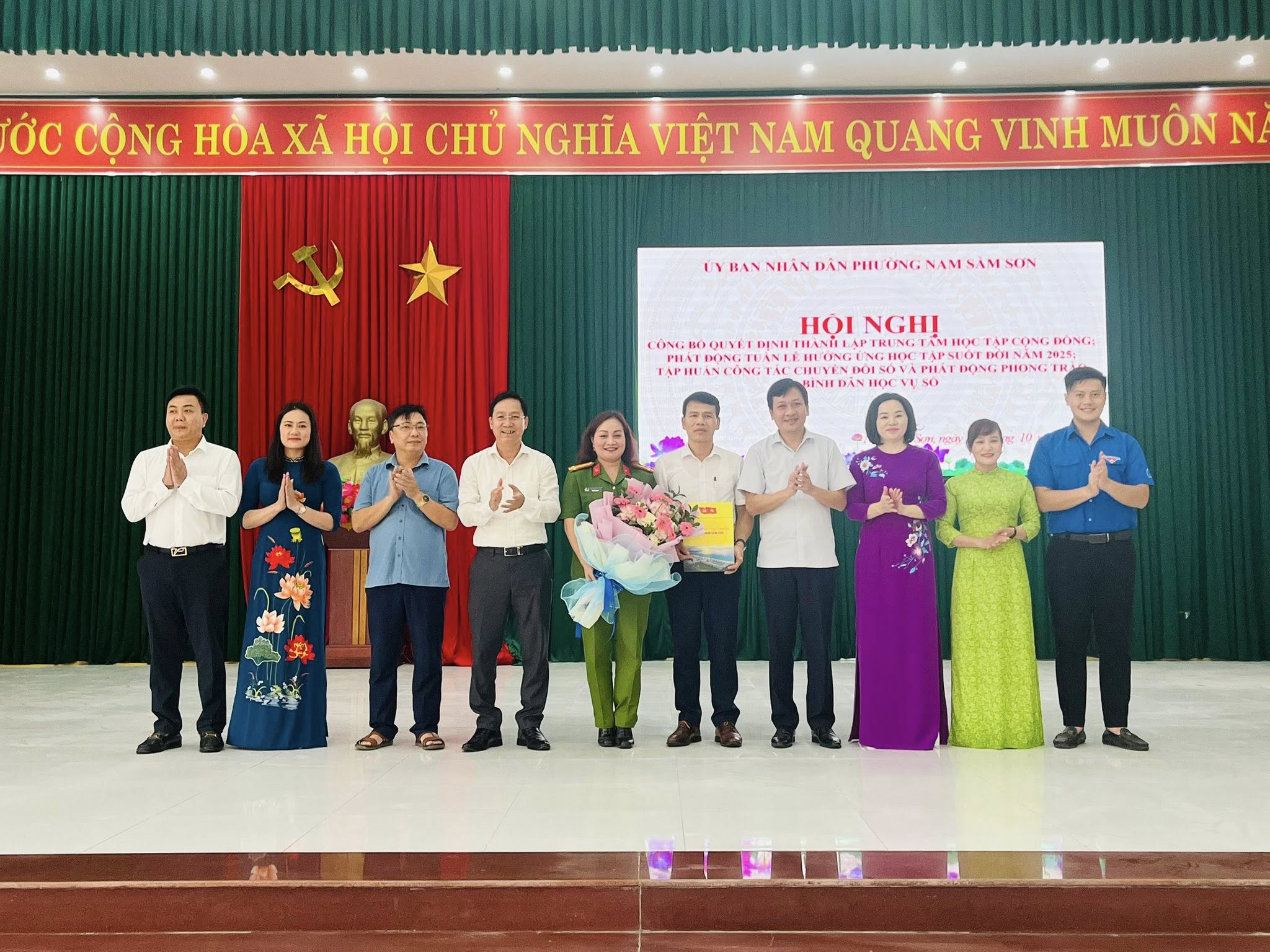Anh-tin-bai