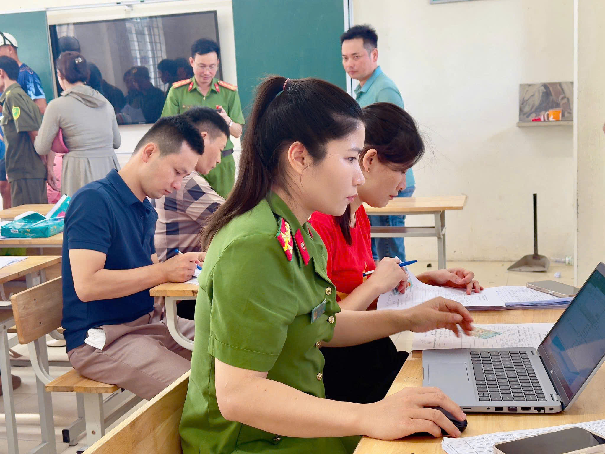 Anh-tin-bai