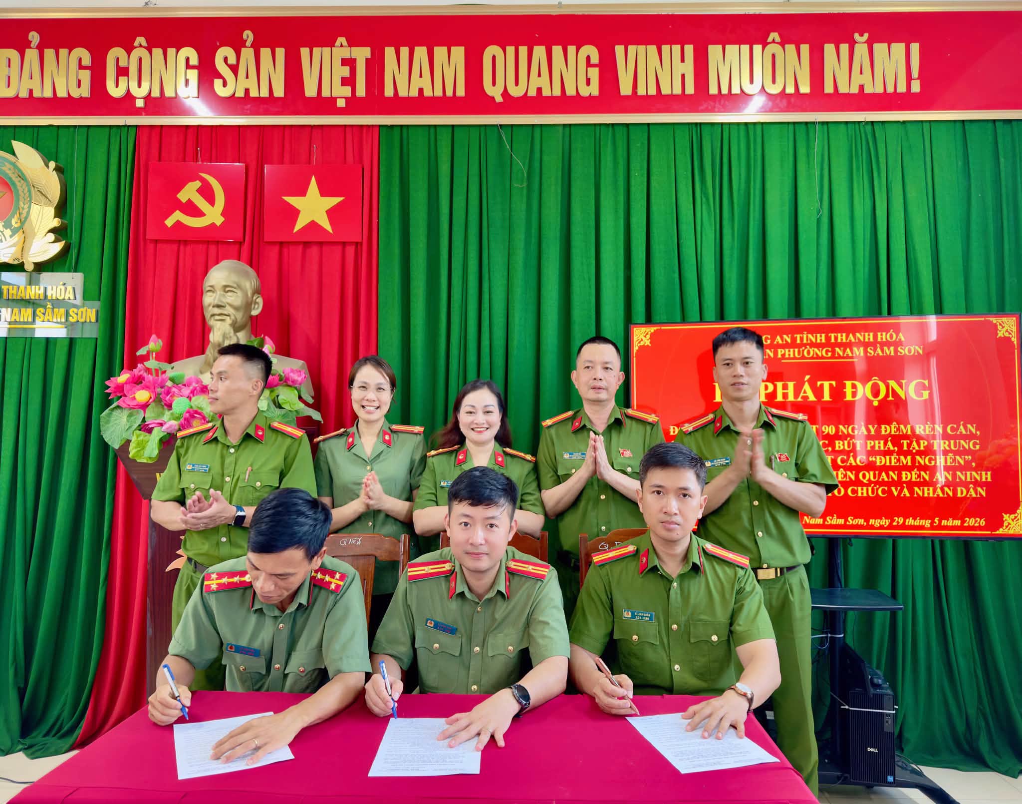 Anh-tin-bai