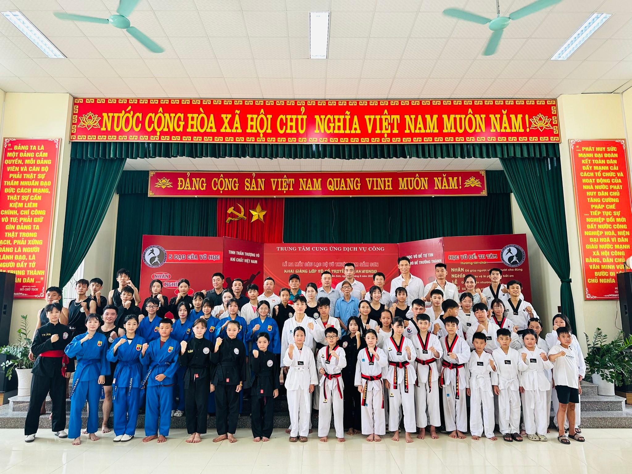 Lễ ra mắt Câu lạc bộ Võ thuật Nam Sầm Sơn và mở các lớp dạy võ miễn phí cho thanh thiếu niên