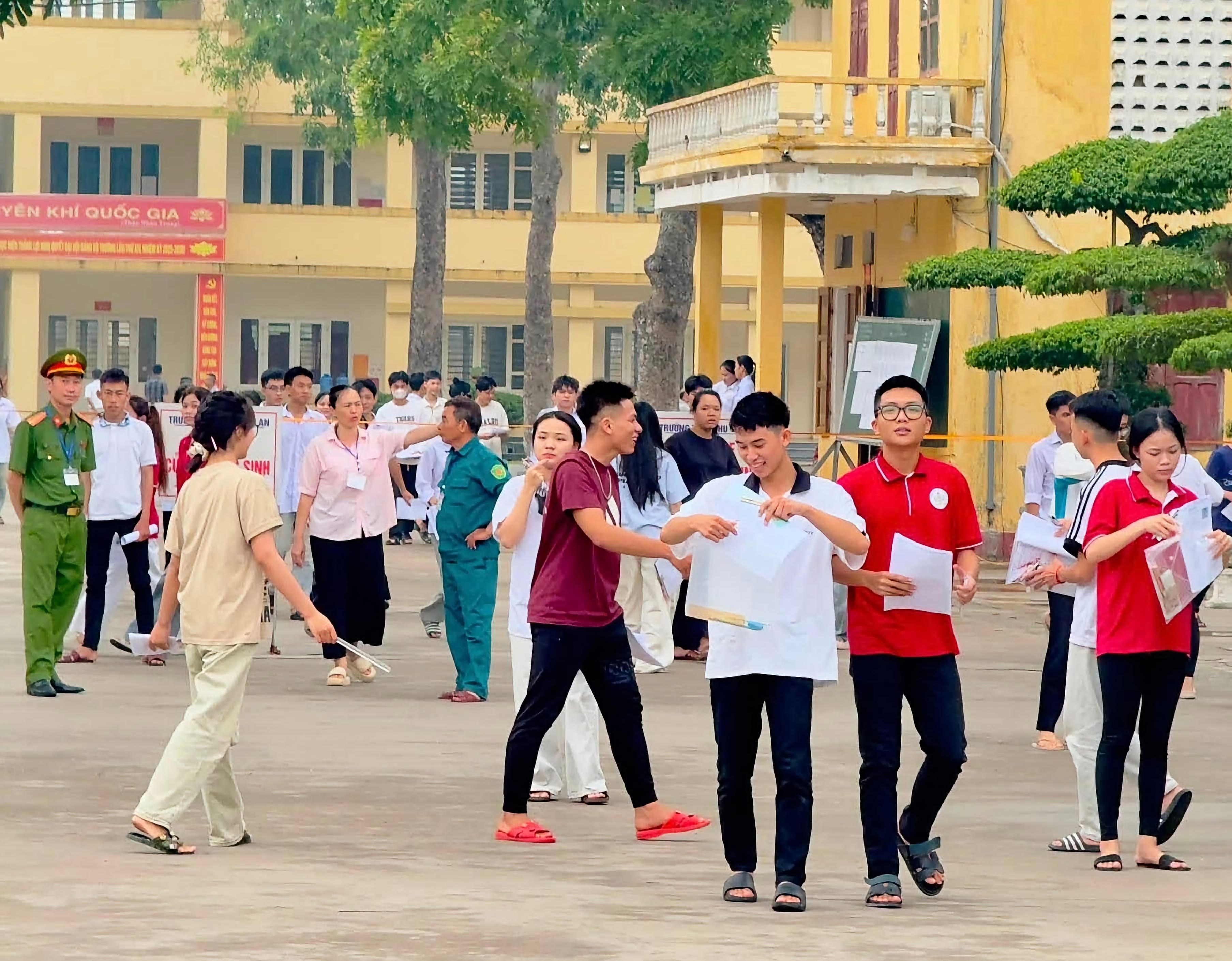 Anh-tin-bai