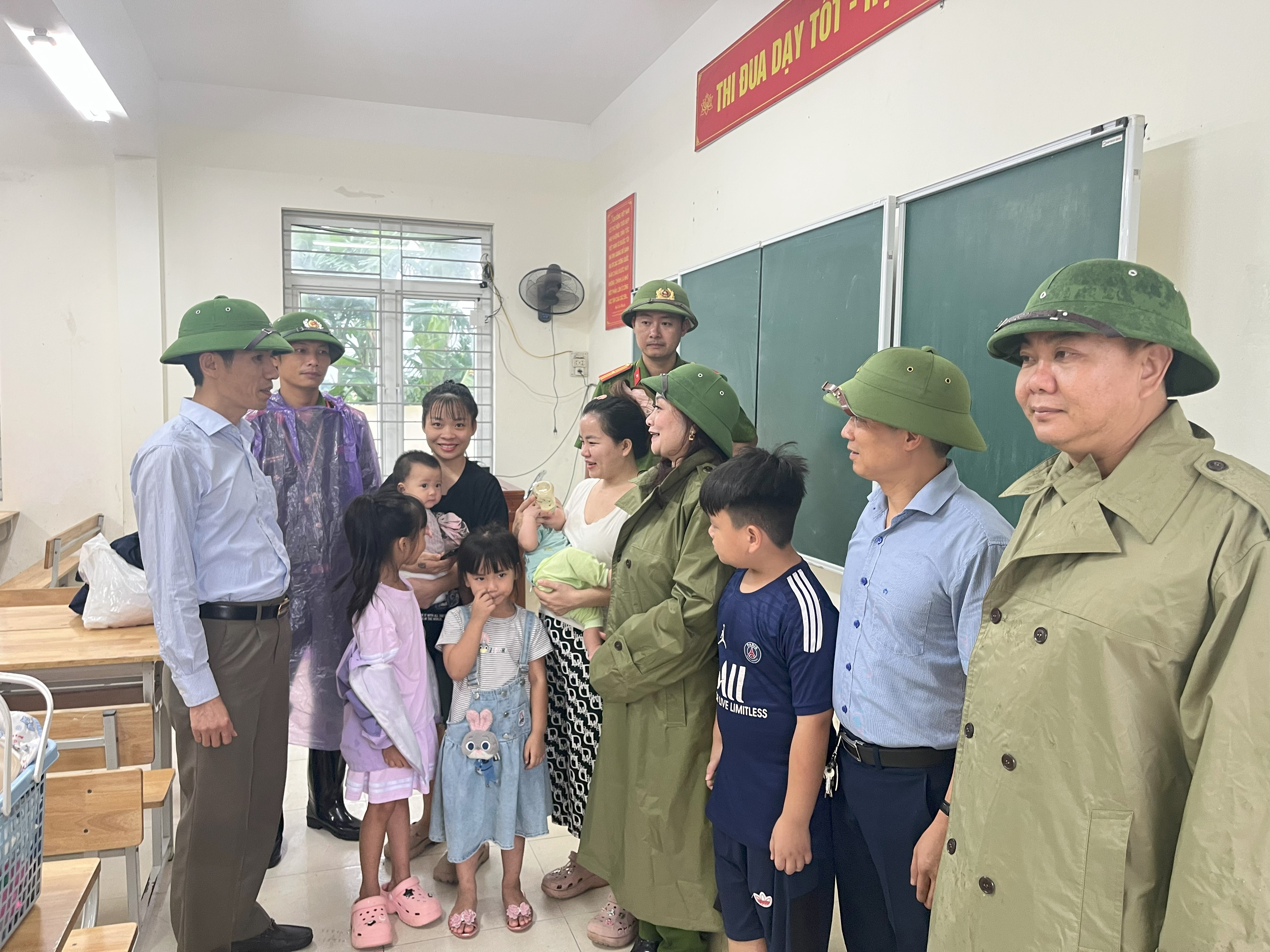 Phường Nam Sầm Sơn sơ tán 262 hộ dân đến nơi an toàn để tránh bão
