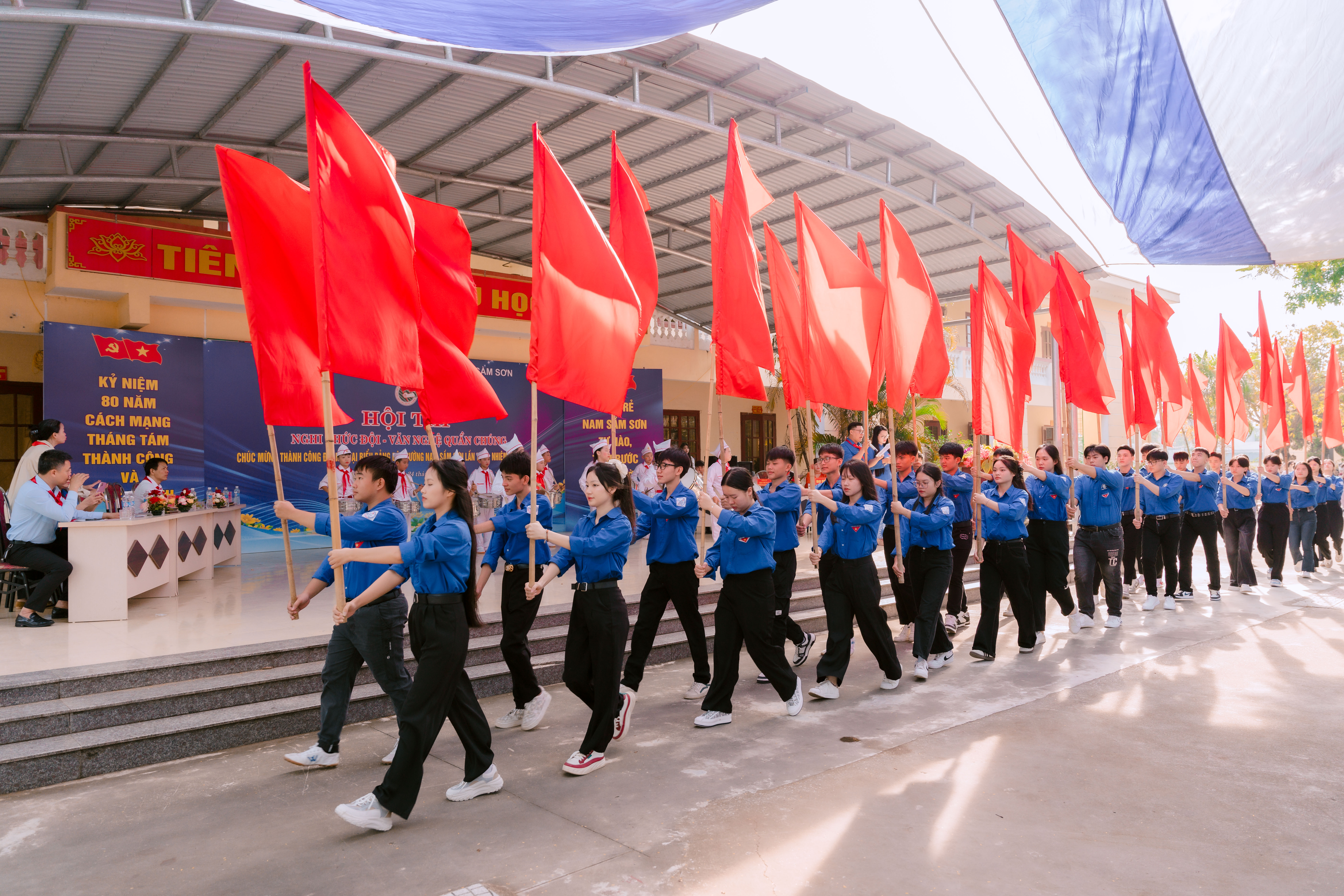 Anh-tin-bai