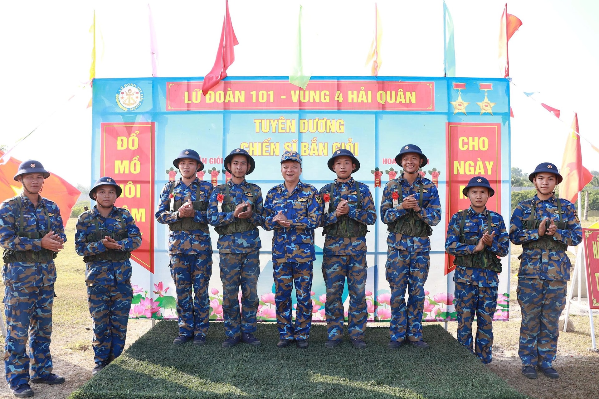 Anh-tin-bai