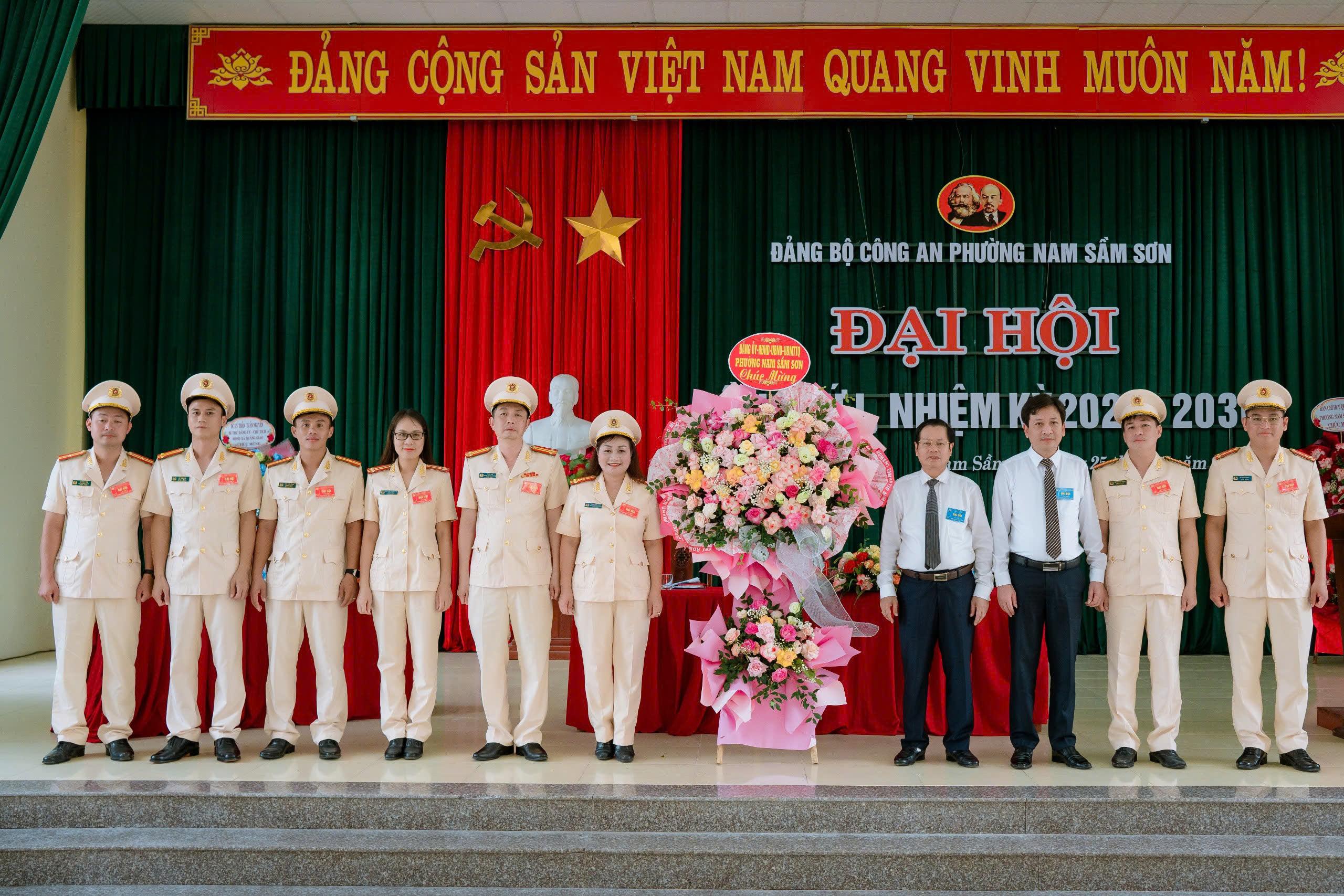 Anh-tin-bai