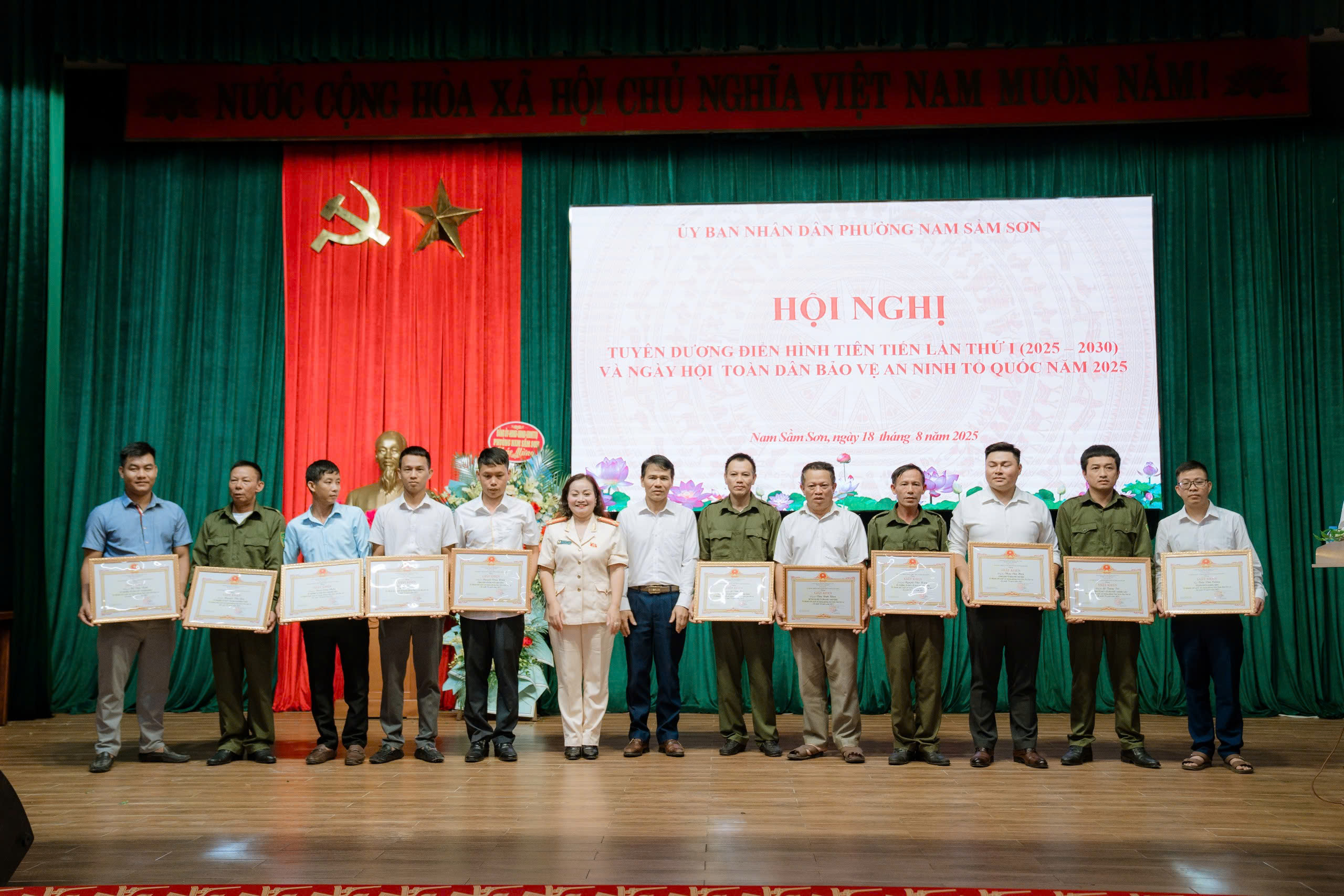 Anh-tin-bai
