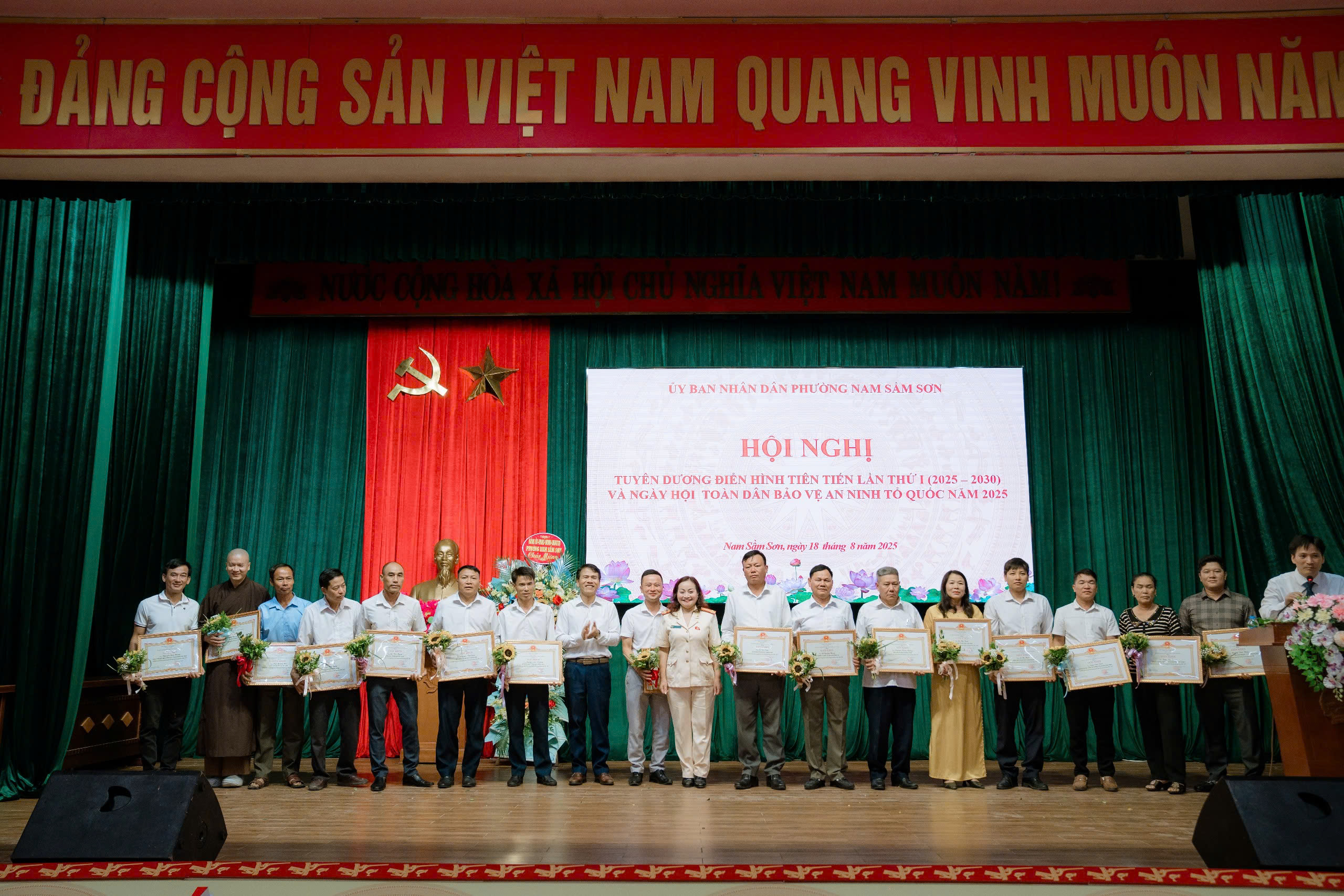 Anh-tin-bai