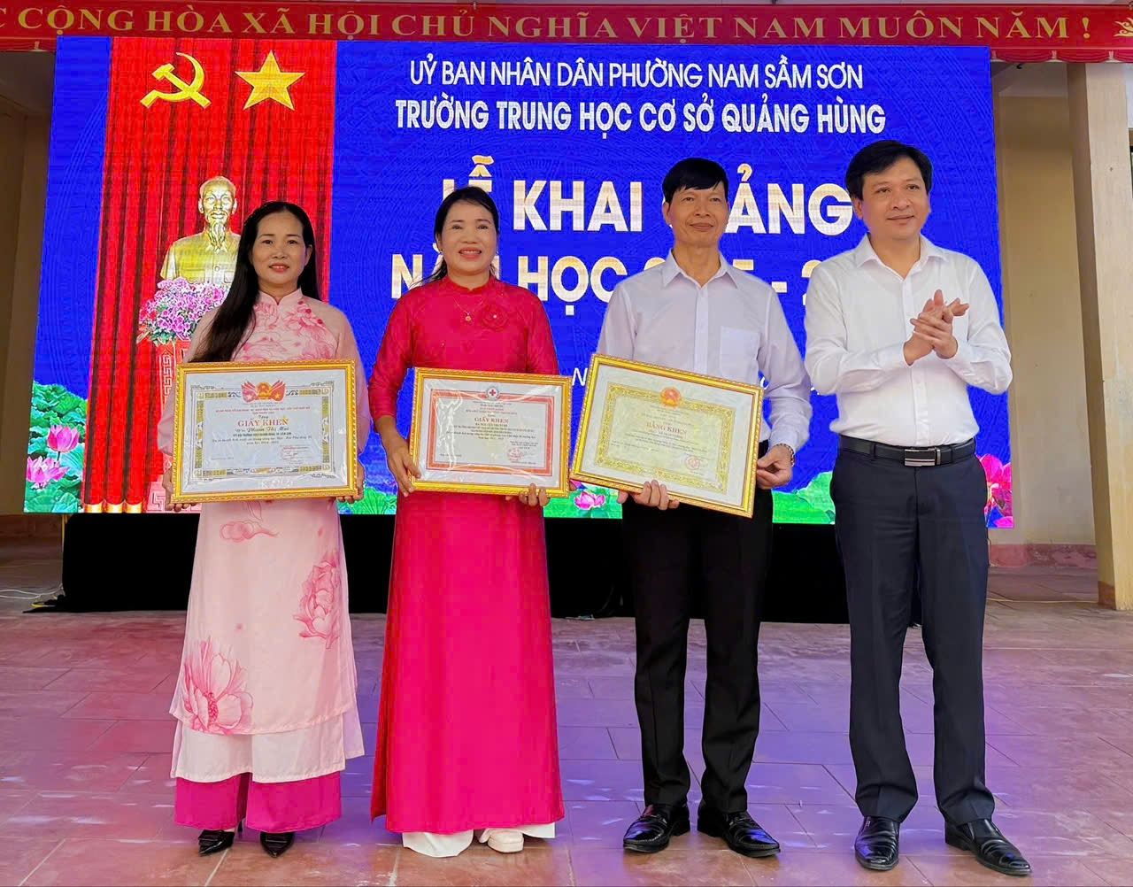 Anh-tin-bai