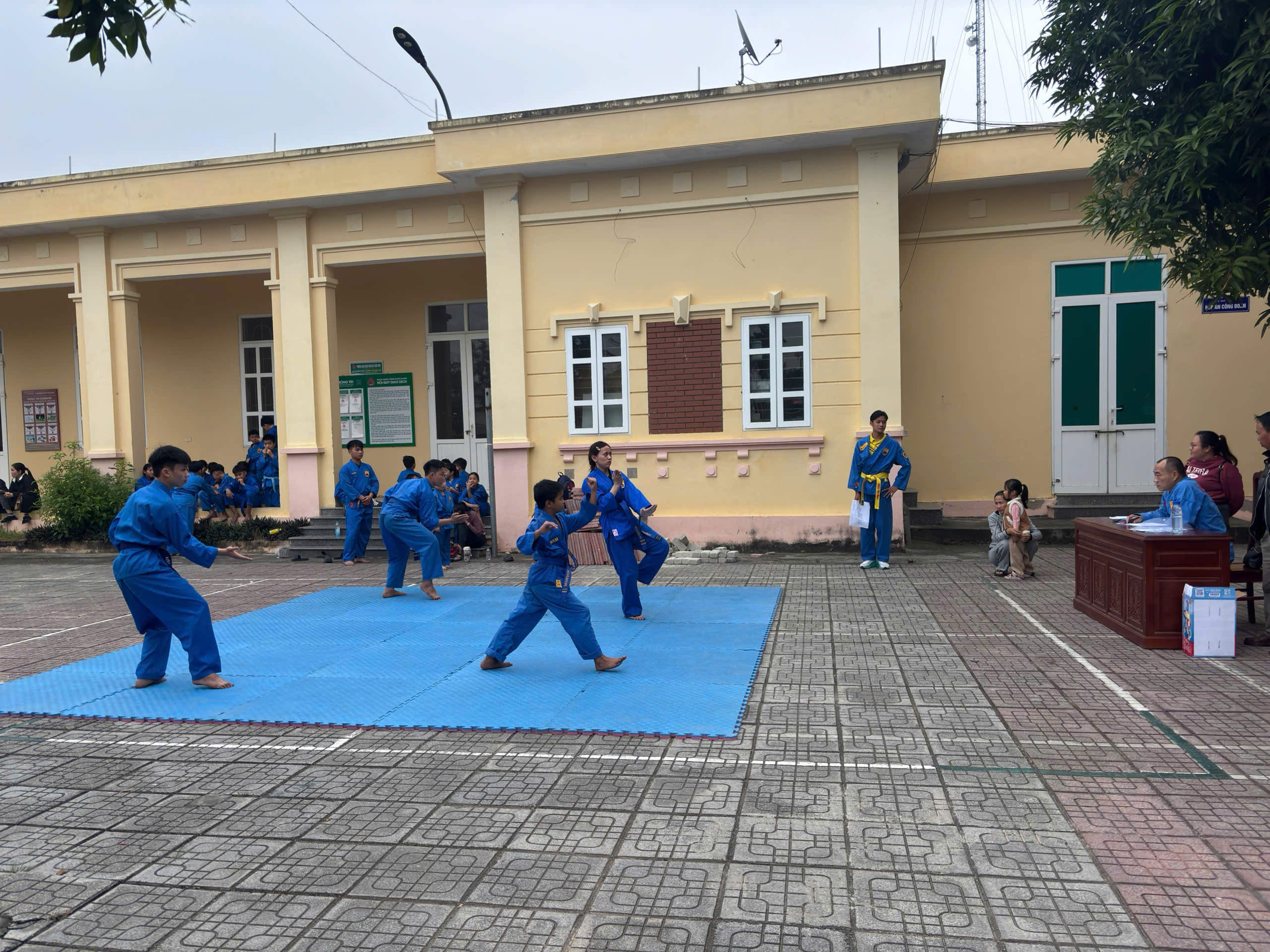 Anh-tin-bai
