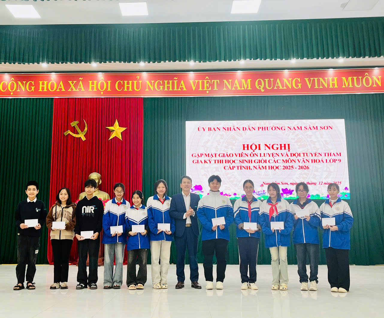 Anh-tin-bai