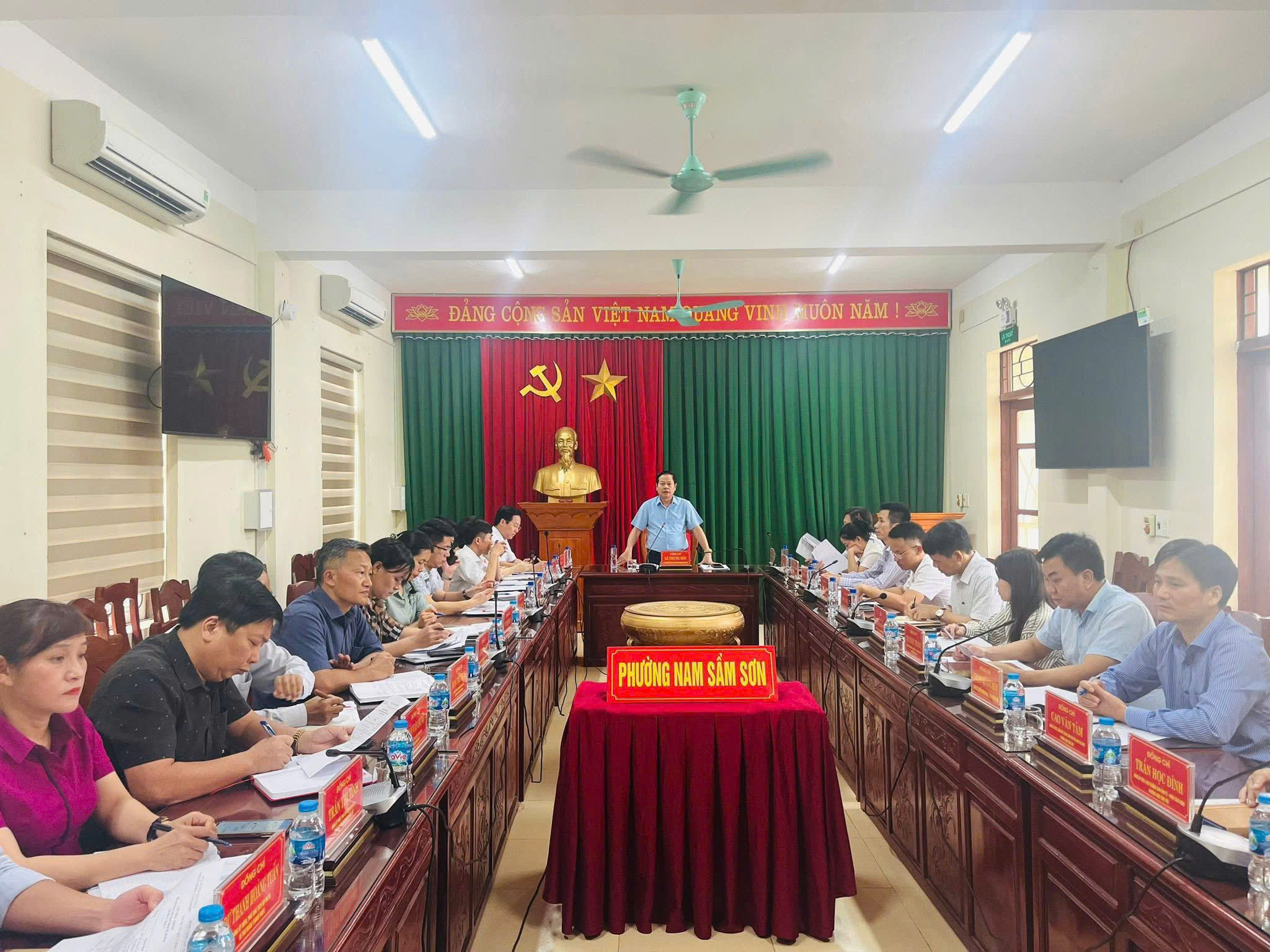 Đảng bộ phường Nam Sầm Sơn, đưa nghị quyết vào cuộc sống.