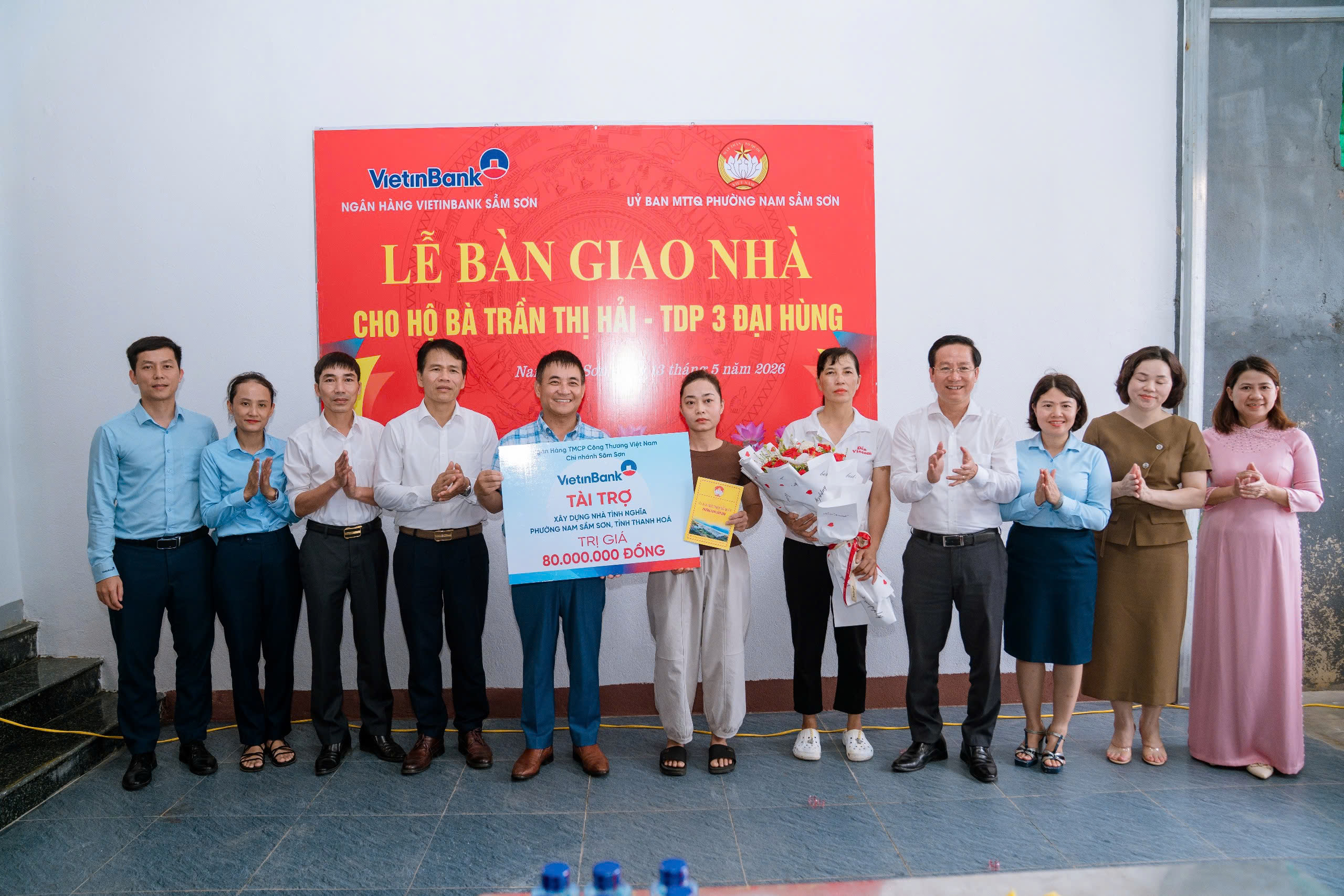 Lễ trao nhà ở cho gia đình chị Trần Thị Hải, tổ dân phố 3 Đại Hùng, phường Nam Sầm Sơn