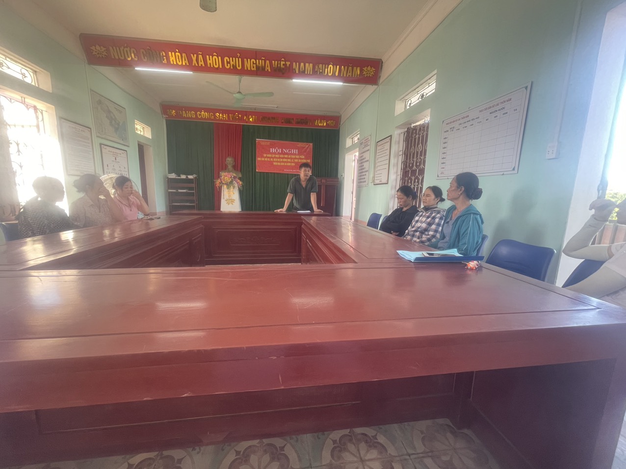Tập huấn an toàn thực phẩm cho các cơ sở kinh doanh nhỏ lẻ, thức ăn đường phố trên địa bàn xã năm 2024.