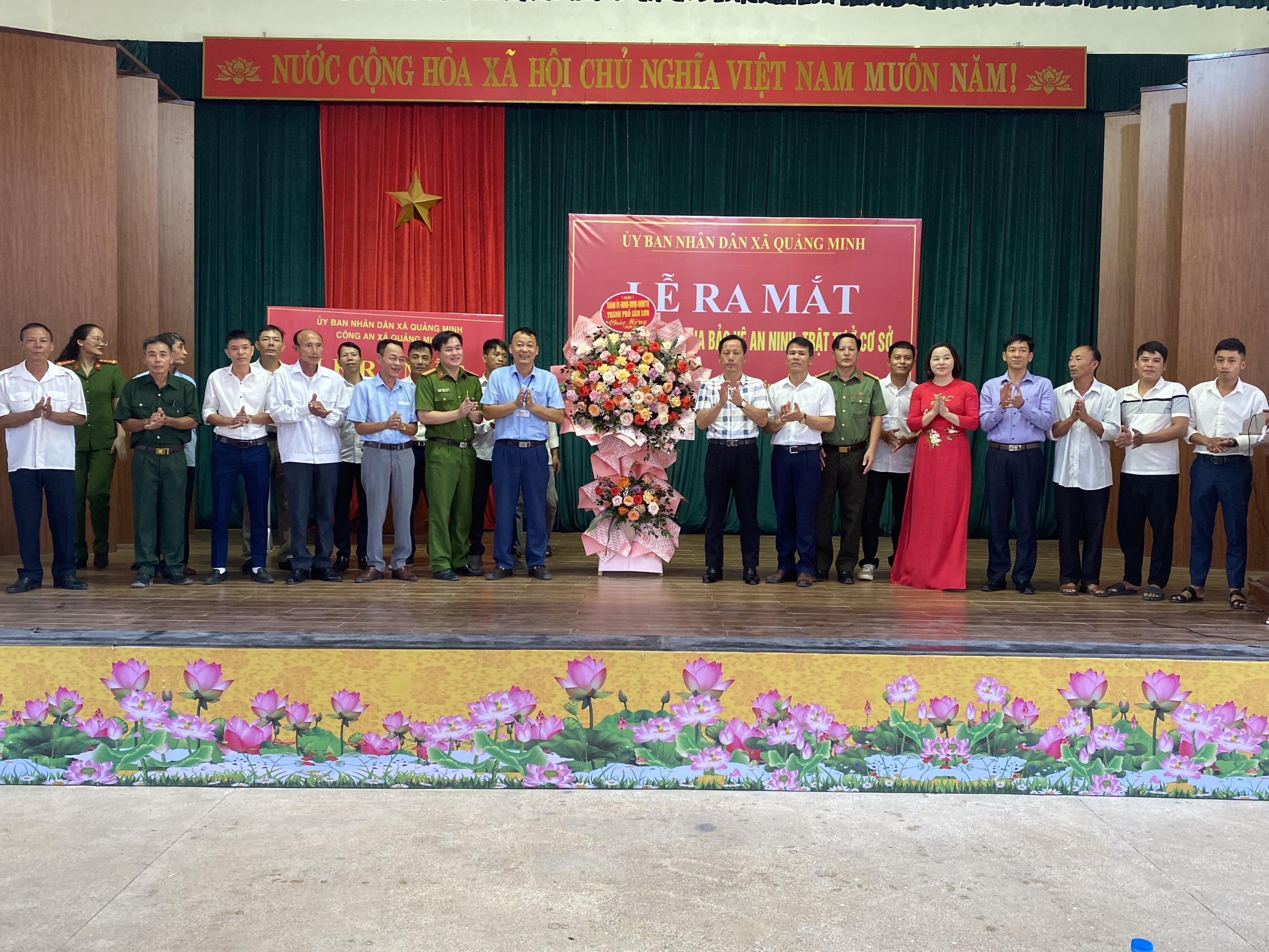 LỄ RA MẮT LỰC LƯỢNG THAM GIA BẢO VỆ ANTT CƠ SỞ