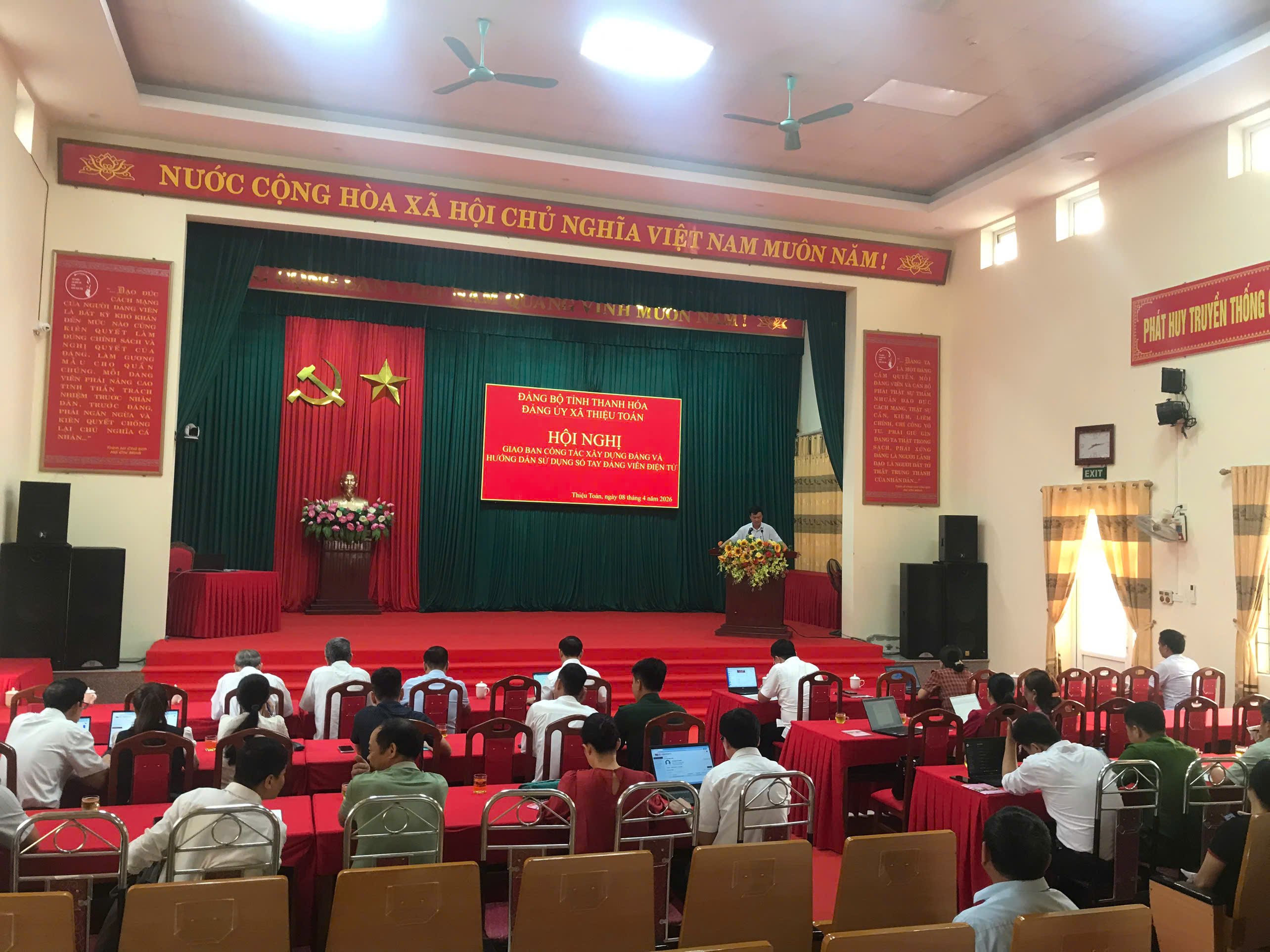 ĐẢNG ỦY XÃ THIỆU TOÁN GIAO BAN CÔNG TÁC XÂY DỰNG ĐẢNG VÀ HƯỚNG DẪN SỬ DỤNG SỔ TAY ĐẢNG VIÊN ĐIỆN TỬ