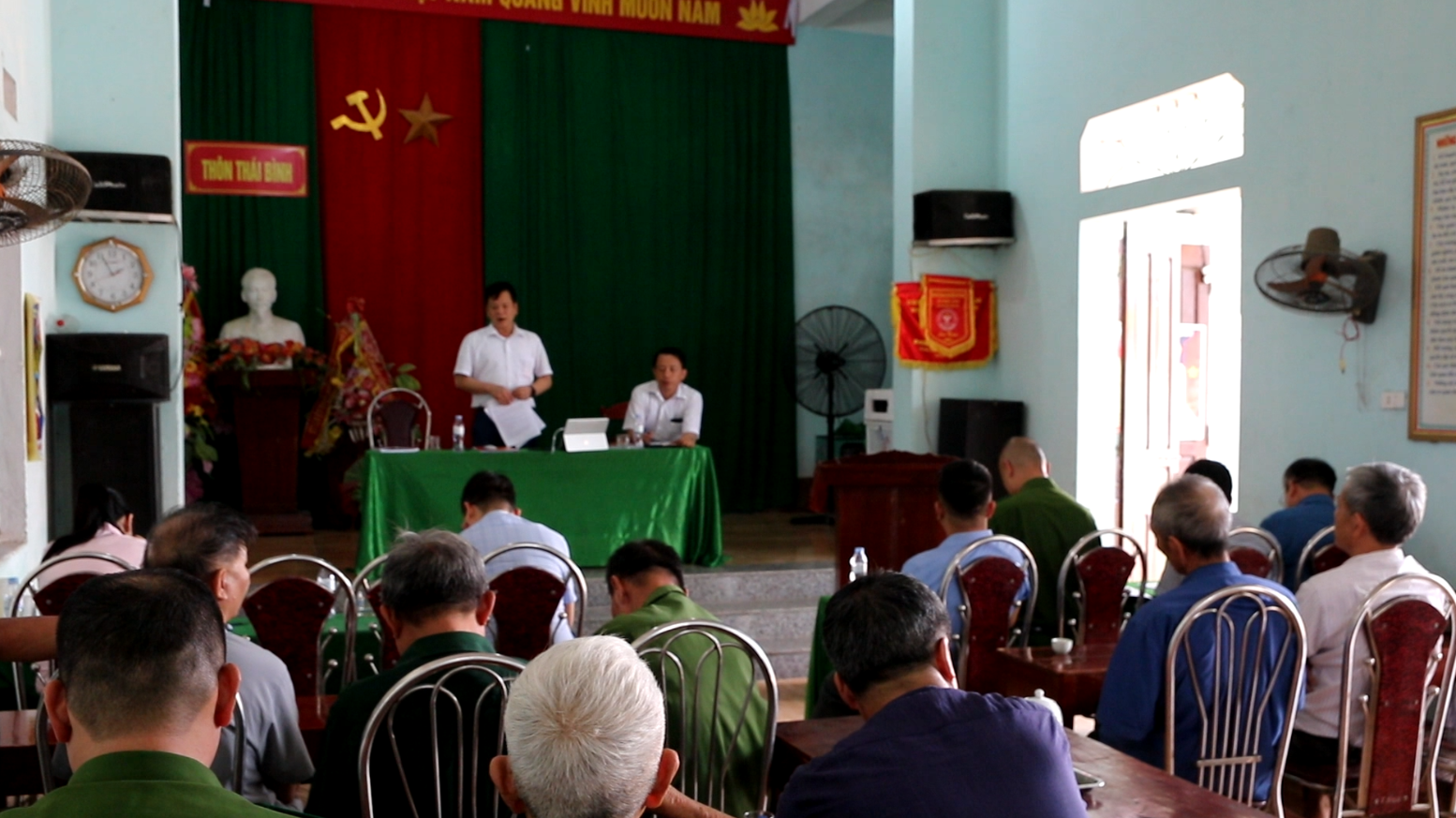 Đồng chí Trịnh Đức Hùng, PCT UBND xã  làm việc với Chi bộ thôn Thái Bình về triển khai  thực hiện Nghị quyết Đảng bộ xã và nhiệm vụ năm 2026 và xây dựng nông thôn mới kiểu mẫu.