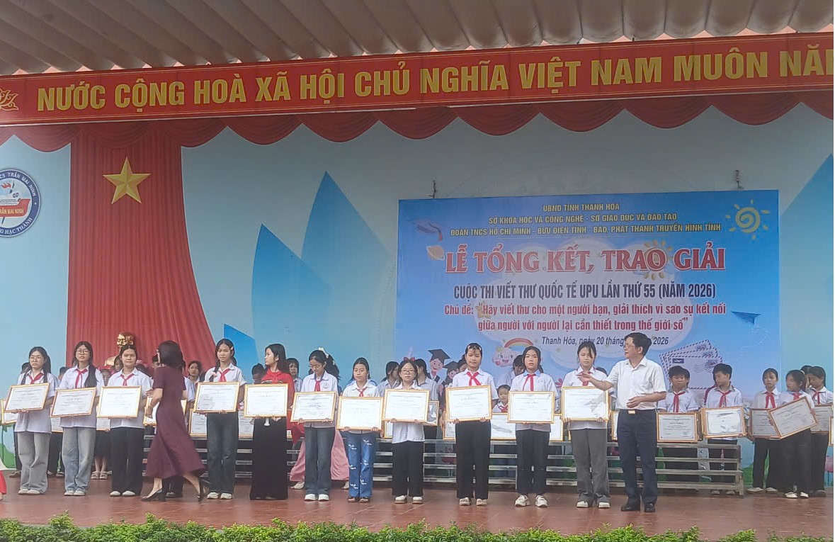 EM LÊ MINH KHUÊ, TẤM GƯƠNG VƯỢT KHÓ VƯƠN LÊN TRONG HỌC TẬP VÀ CUỘC SỐNG