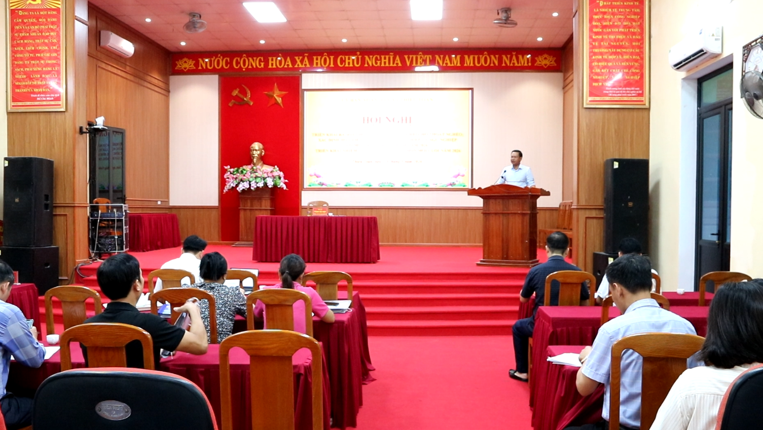UBND xã Thiệu toán tổ chức triển khai rà soát hộ nghèo, hộ cận nghèo, hộ thoát nghèo; xác định hộ làm nông nghiệp, lâm nghiệp, ngư nghiệp có mức sống trung bình năm 2026 và triển khai xây dựng nông thôn mới cuối năm 2026