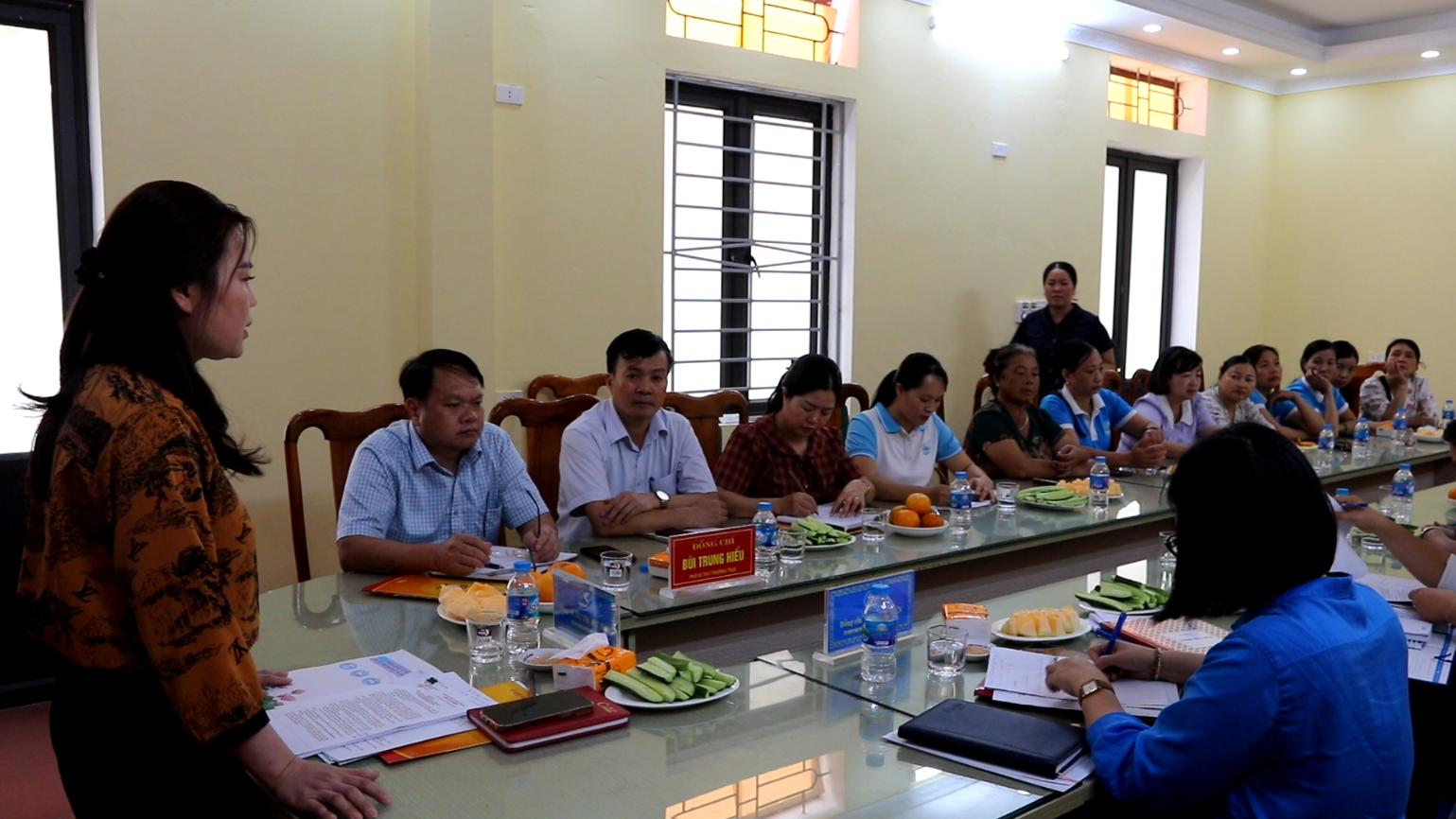 Đồng chí Bùi Thị Mai Hoan, Phó Chủ tịch Hội Liên hiệp Phụ nữ tỉnh Thanh Hóa làm việc với Hội Liên hiệp Phụ nữ xã Thiệu Toán về hoạt động công tác Hội và thực hiện các phong trào thi đua